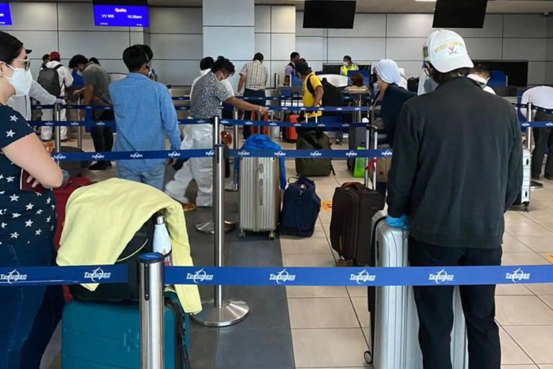 Cancilleria no cesa en sus esfuerzos para traer de vuelta a casa a nuestros compatriotas. Entre ayer y hoy retornaron desde Panamá 194 peruanos, 13 de ellos procedentes de Aruba, gracias a las gestiones efectuadas por nuestra embajada Peru y consulado en Panamá.
Foto:ANDINA/@CancilleriaPeru.