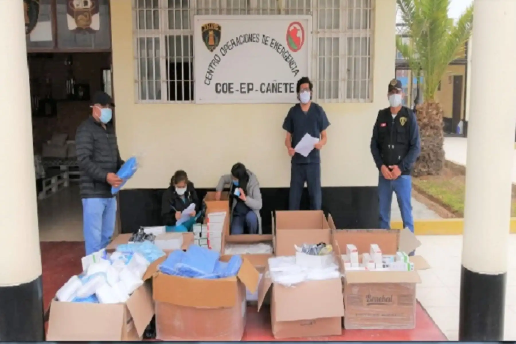 De los 77 casos positivos presentados en el penal dos aún permanecen aislados en un ambiente acondicionado para ello y reciben tratamiento médico y son monitoreados por personal asistencial.