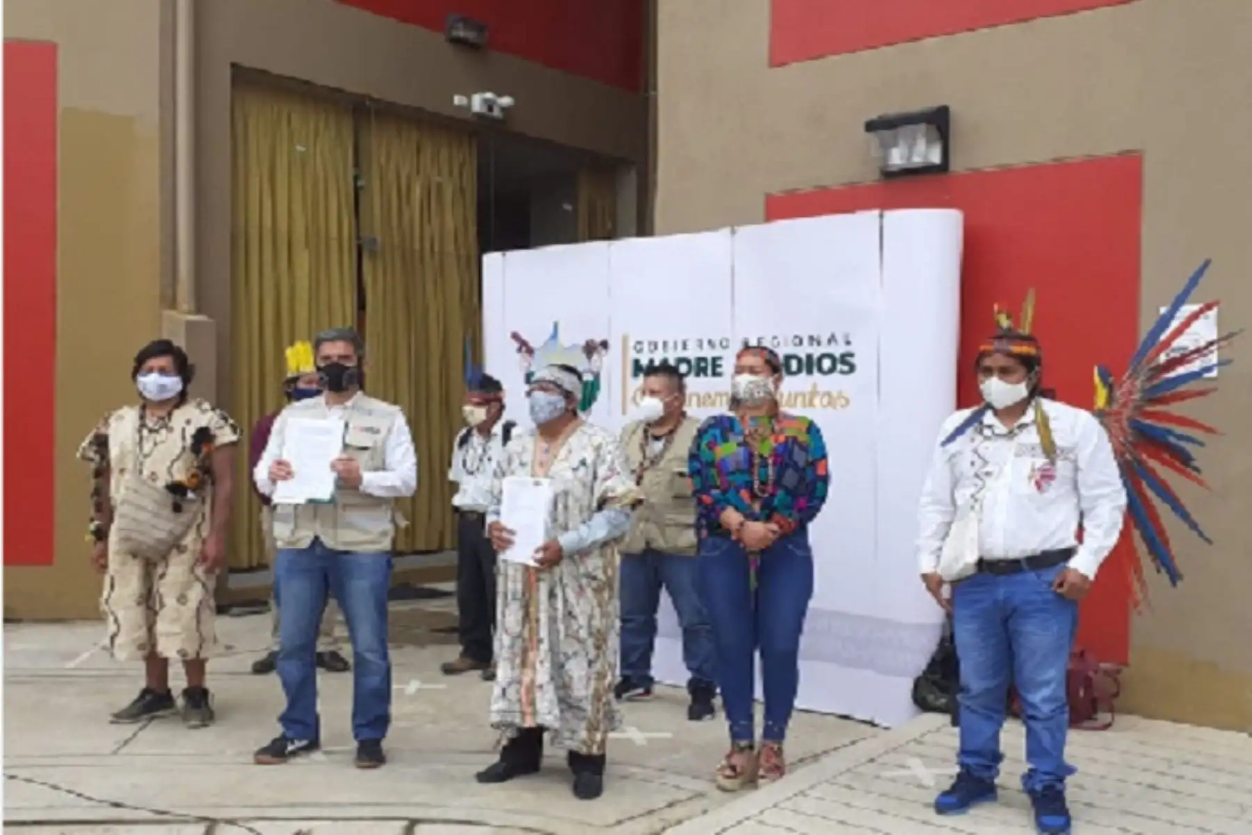 Neyra precisó que este Comando Covid Indígena se suma a los que ya existen en Loreto y Amazonas. “Nos llevará a articular mejor el trabajo entre el gobierno central, regional y las organizaciones indígenas, a fin de que las comunidades reciban una atención oportuna en el contexto de la pandemia”, dijo.