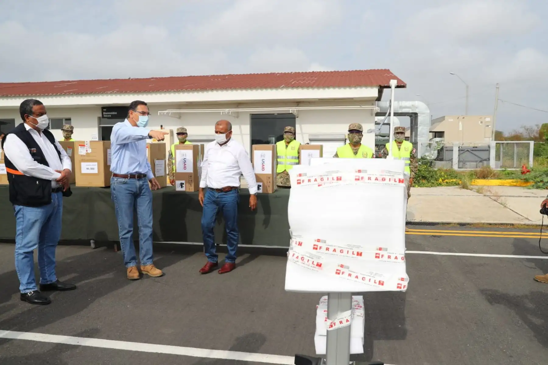 El presidente de la República, Martín Vizcarra, entrega ventiladores mecánicos para pacientes con covid-19 en cuatro regiones del norte del país. Foto: ANDINA/ Prensa Presidencia