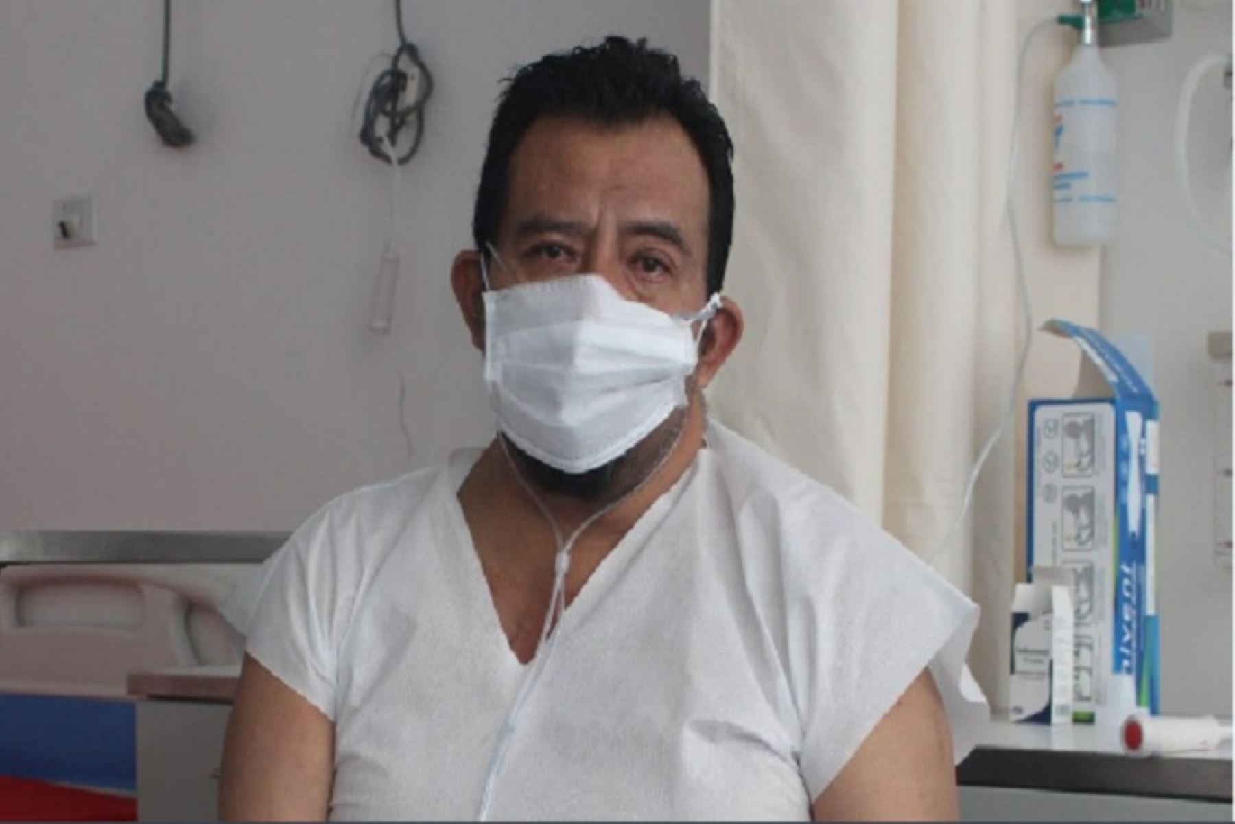 El médico Oscar Silva Yovera, que tiene 52 años y dos hijos, contrajo la enfermedad mientras curaba pacientes y salvaba vidas en el área de Emergencia del Hospital Santa Rosa de Piura.