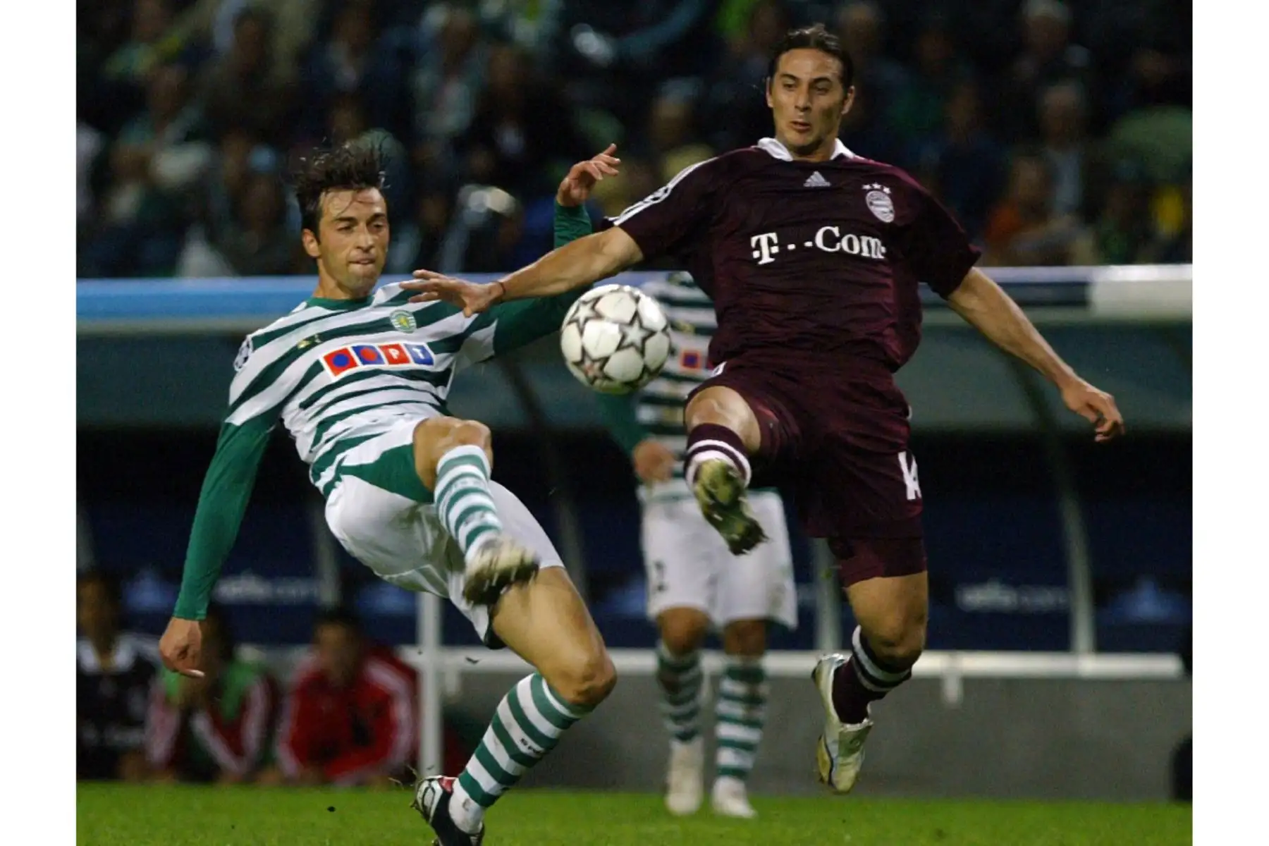 El peruano Claudio Pizarro del FC Bayern compite con Antonio Leonel aka Tonel del Sporting durante el partido de fútbol del grupo B de la Liga de Campeones en el Estadio Alvalade XXI en Lisboa.
Foto: AFP El peruano Claudio Pizarro del FC Bayern compite con Antonio Leonel aka Tonel del Sporting durante el partido de fútbol del grupo B de la Liga de Campeones en el Estadio Alvalade XXI en Lisboa.
Foto: AFP