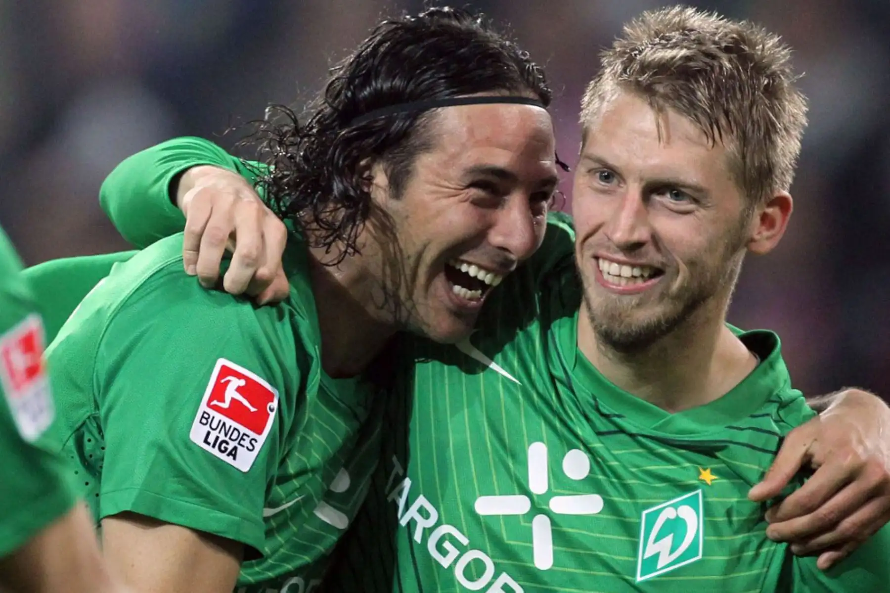 El delantero peruano de Werder Bremen Claudio Pizarro celebra después de anotar el 1-2 durante el partido de fútbol de la primera división alemana de la Bundesliga FSV Mainz 05 vs. SV Werder Bremen en la ciudad alemana de Mainz.
Foto: AFP El delantero peruano de Werder Bremen Claudio Pizarro celebra después de anotar el 1-2 durante el partido de fútbol de la primera división alemana de la Bundesliga FSV Mainz 05 vs. SV Werder Bremen en la ciudad alemana de Mainz.
Foto: AFP