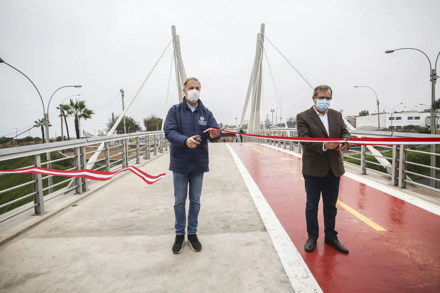 El alcalde de Lima, Jorge Muñoz y el alcalde de Miraflores, Luis Molina inauguraron esta mañana el nuevo Puente de la Amistad, que favorecerá la conectividad entre los malecones de Miraflores y San Isidro. Foto: ANDINA/Municipalidad de Lima