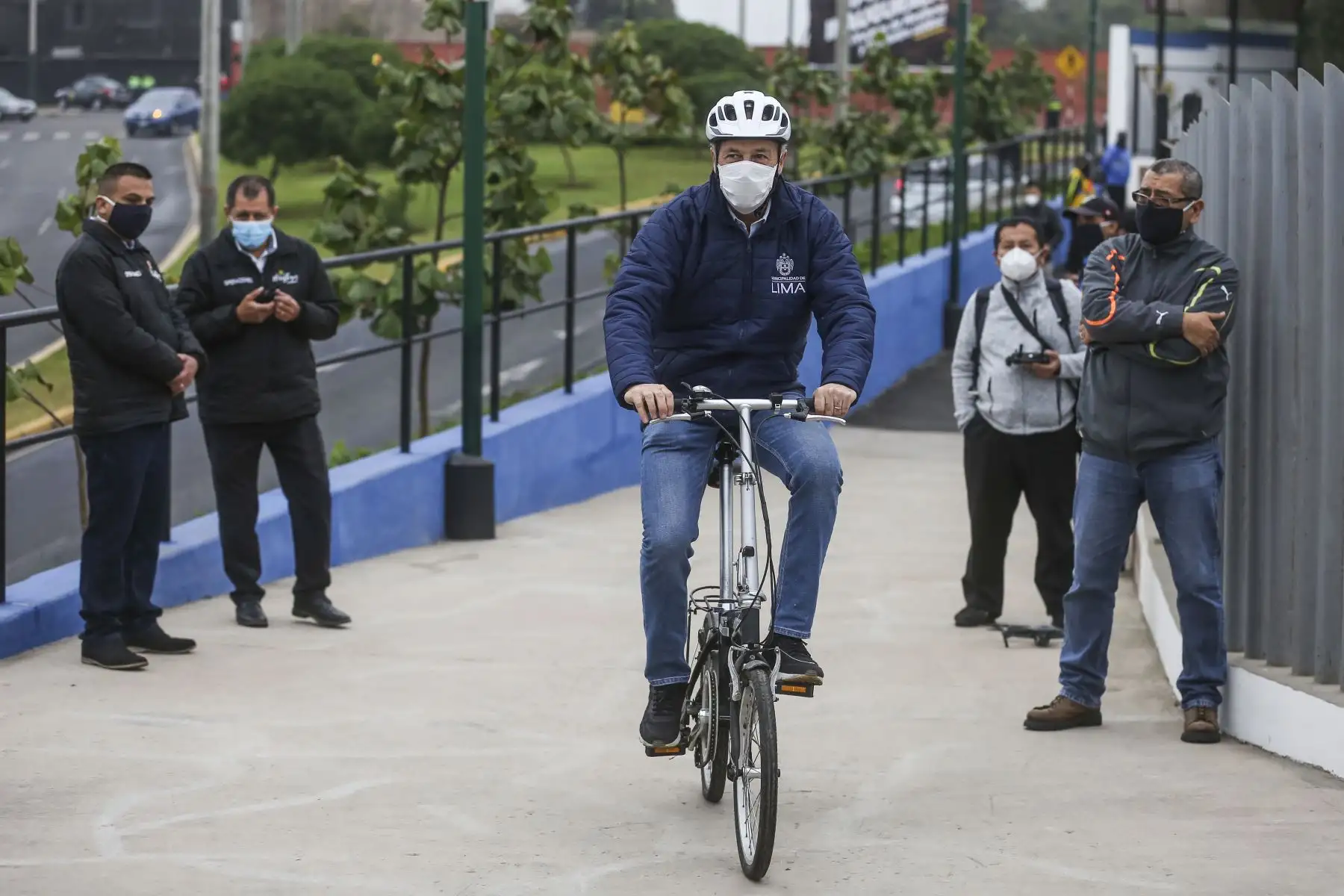 El alcalde de Lima, Jorge Muñoz, participó esta mañana en la inauguración del nuevo Puente de la Amistad, que favorecerá la conectividad entre los malecones de Miraflores y San Isidro. Foto: ANDINA/Municipalidad de Lima