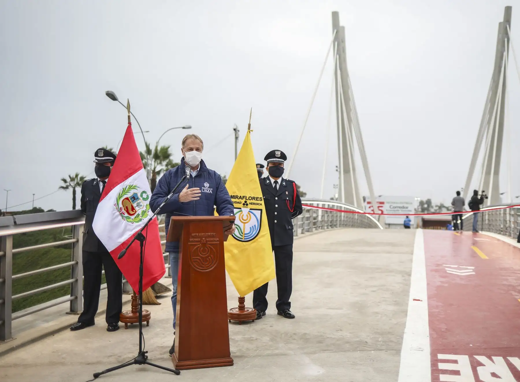El alcalde de Lima, Jorge Muñoz, participó esta mañana en la inauguración del nuevo Puente de la Amistad, que favorecerá la conectividad entre los malecones de Miraflores y San Isidro. Foto: ANDINA/Municipalidad de Lima