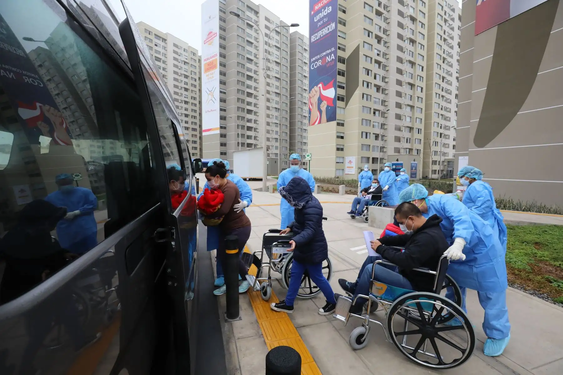 Destacan trabajo médico desarrollado en Villa Panamericana como el único lugar en el mundo donde pacientes y personal de salud conviven en el mismo lugar. Allí se atiende a personas sospechosas y casos confirmados con covid-19 o coronavirus. Foto: Essalud