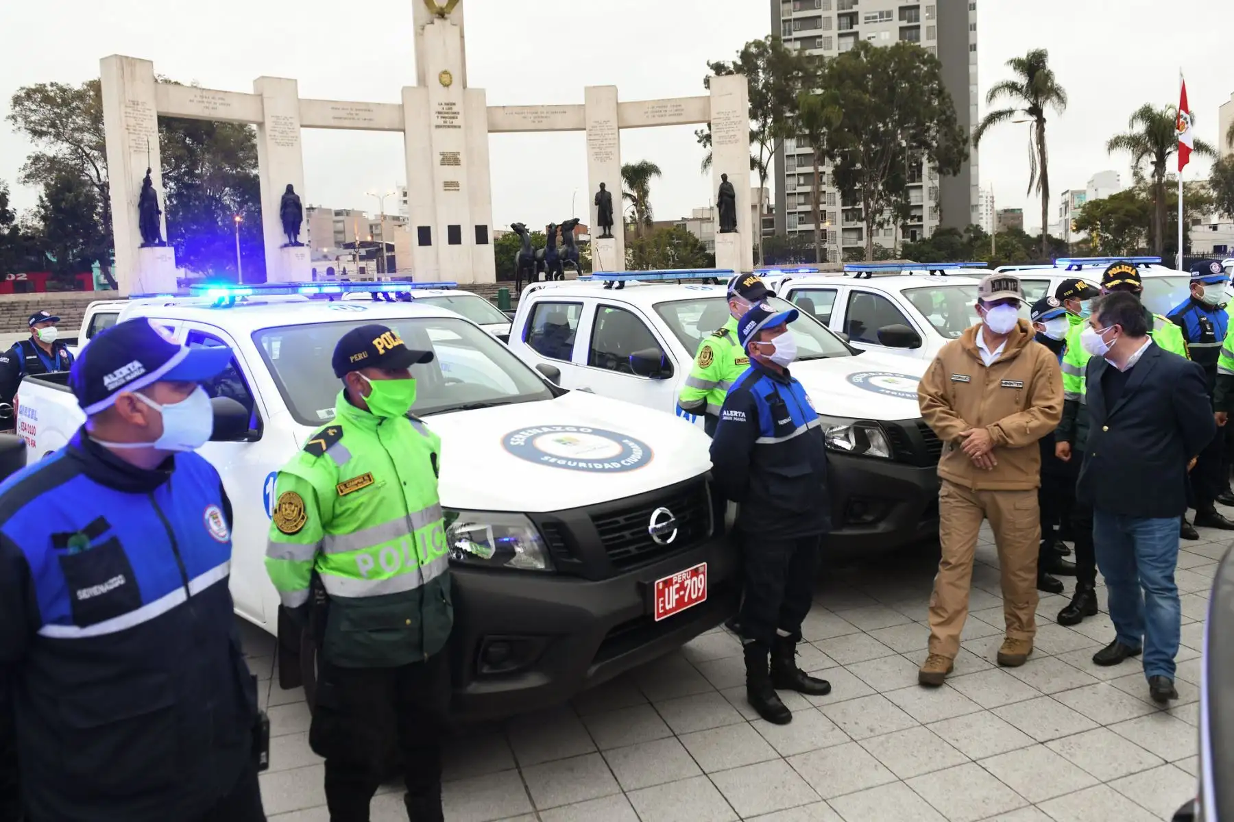 El ministro del Interior, Gastón Rodríguez, presidió la ceremonia de entrega de nuevos vehículos y modernos equipos de comunicación destinados a mejorar el servicio de patrullaje y fortalecer la seguridad ciudadana en Jesús María, como parte del plan Fortaleza 2020.

Foto: MININTER