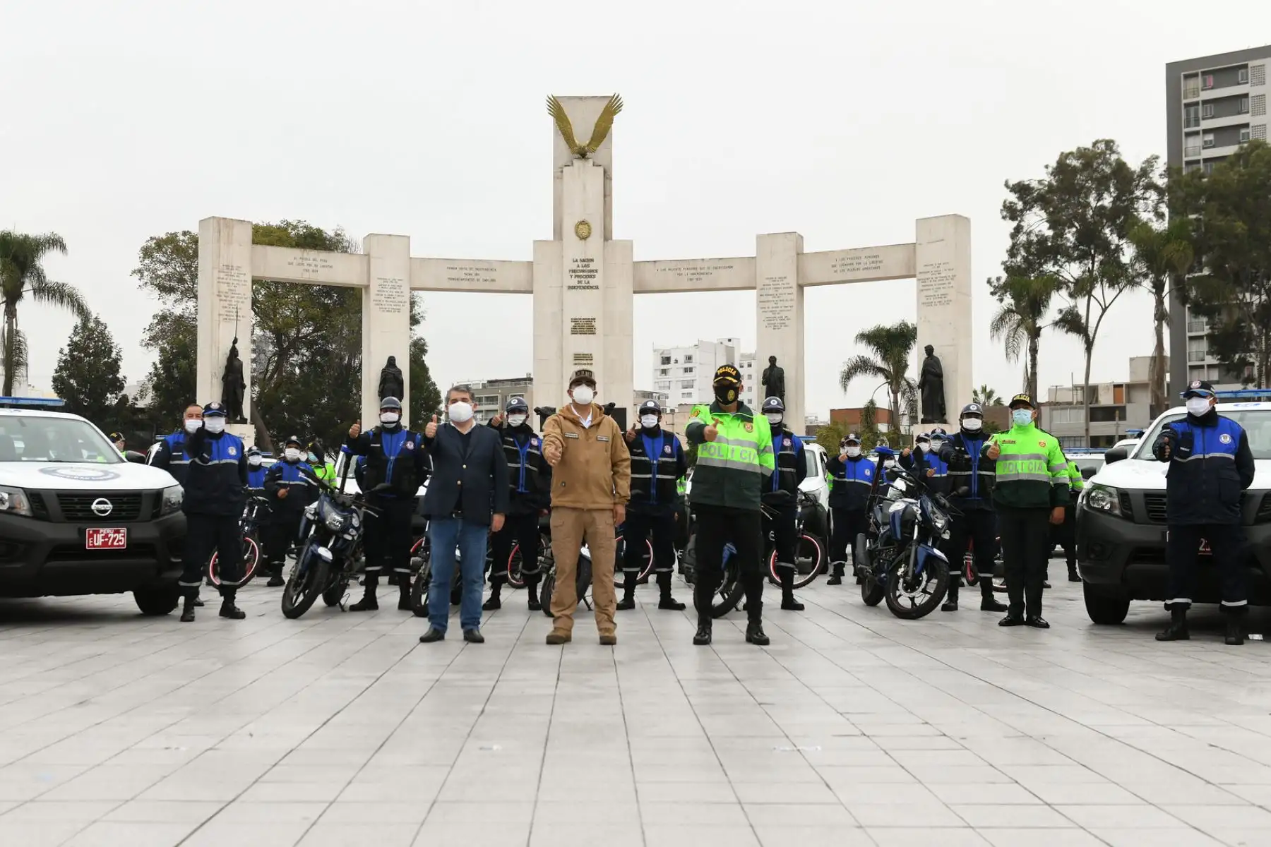 El ministro del Interior, Gastón Rodríguez, presidió la ceremonia de entrega de nuevos vehículos y modernos equipos de comunicación destinados a mejorar el servicio de patrullaje y fortalecer la seguridad ciudadana en Jesús María, como parte del plan Fortaleza 2020.

Foto: MININTER