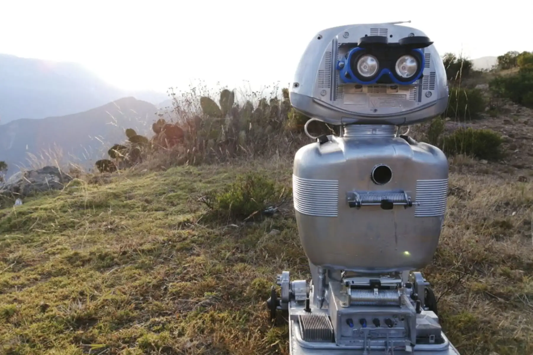 Walter Velásquez Godoy es un ingenioso docente de ciencias y tecnología que construyó un robot para enseñar a sus alumnos que viven en comunidades alejadas del distrito de Colcabamba, región Huancavelica, en el ámbito del Vraem. ANDINA/Difusión