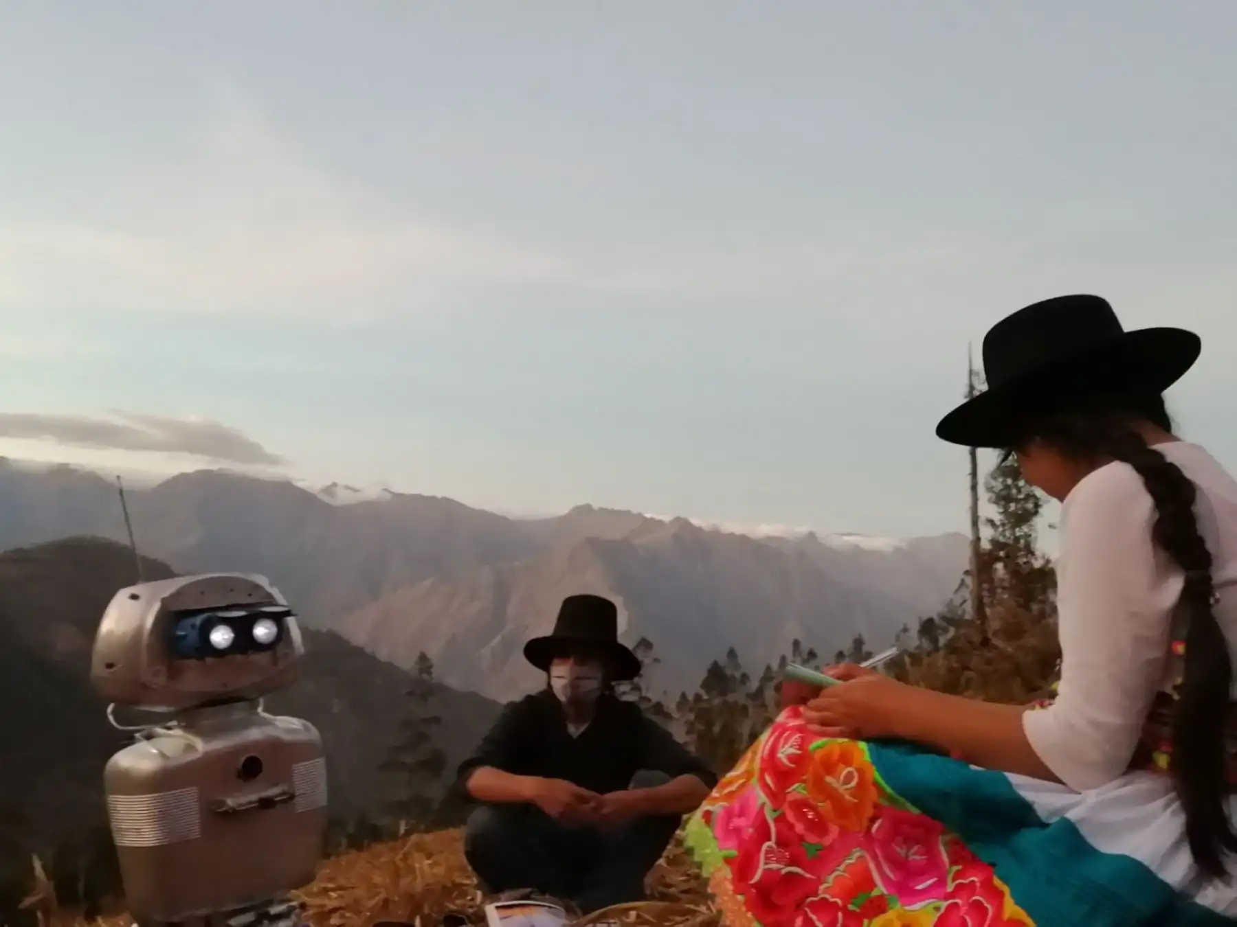 Walter Velásquez Godoy es un ingenioso docente de ciencias y tecnología que construyó un robot para enseñar a sus alumnos que viven en comunidades alejadas del distrito de Colcabamba, región Huancavelica, en el ámbito del Vraem. ANDINA/Difusión