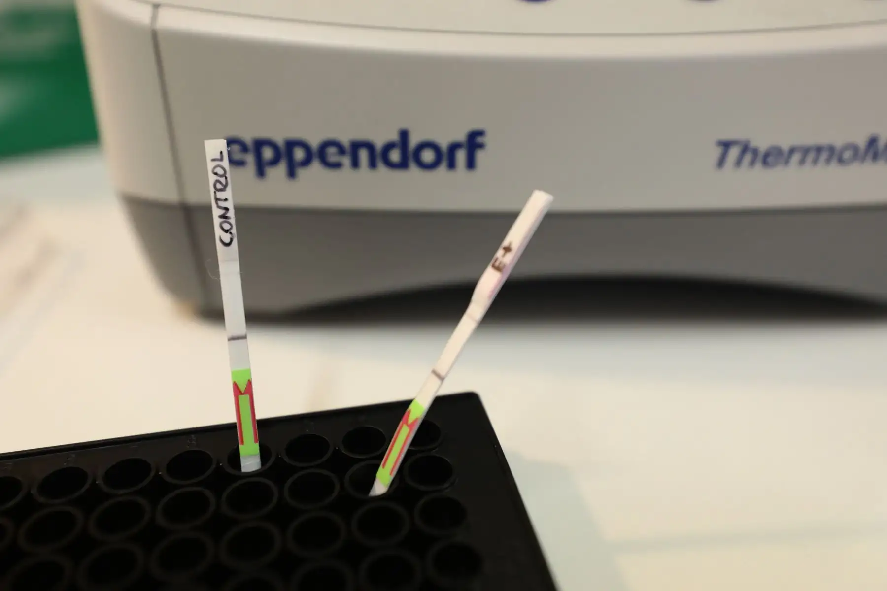 Essalud promoverá investigación con Universidad Cayetano Heredia para elaborar pruebas moleculares para detectar Covid-19 con resultados en 40 minutos. Foto: ANDINA/Essalud