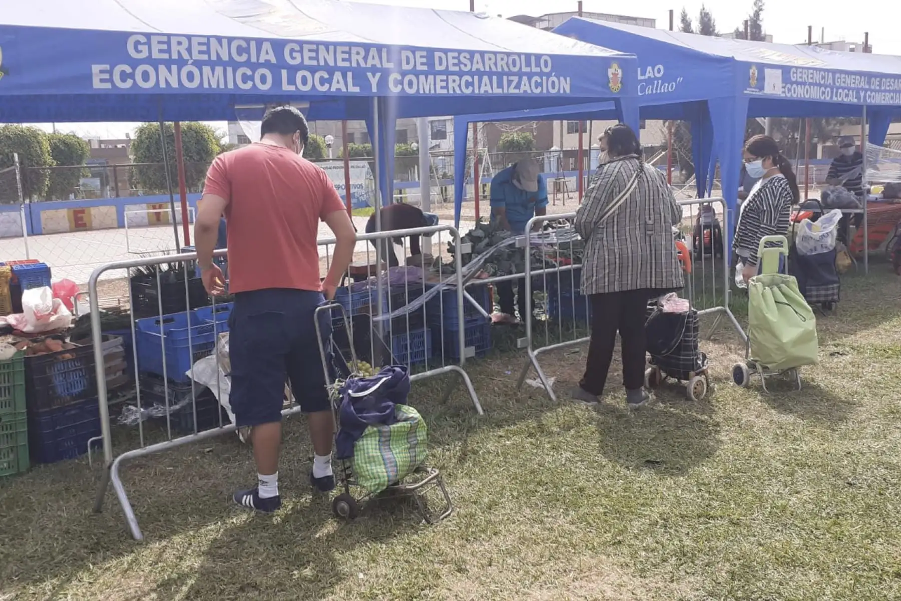 La Municipalidad Provincial del Callao junto al ministerio de la Producción continuarán desarrollando las “Ferias itinerantes Chalacas” que permitirá acceder a productos de bajo precio, además de evitar aglomeraciones en otros centros de abasto. Iniciativa se desarrollará los días 8, 9, 10 y 11 de Julio. Foto: ANDINA/Municipalidad del Callao
