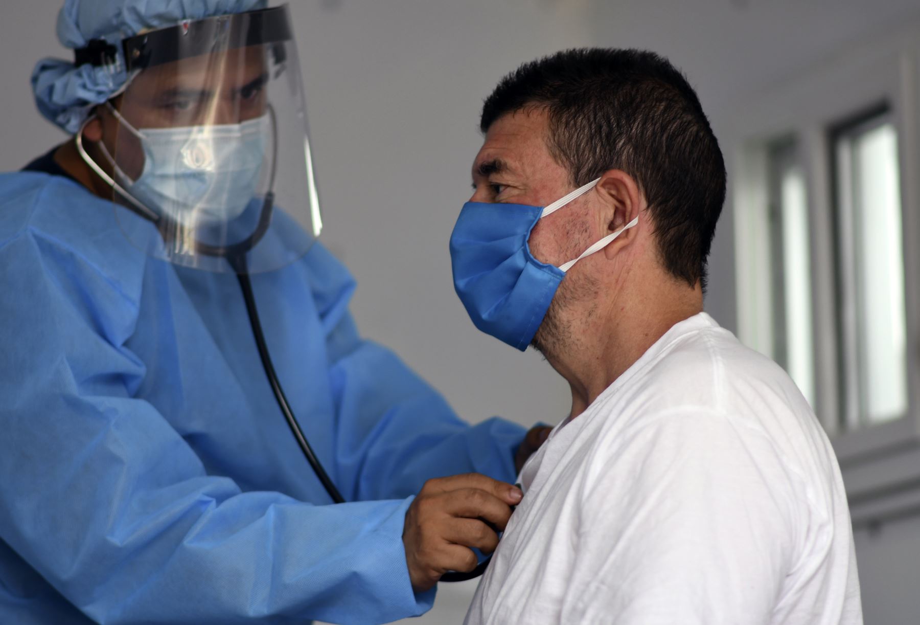 La región es el actual epicentro de la epidemia, con 3`023,813 contagios y 139,999 fallecidos. Foto: AFP