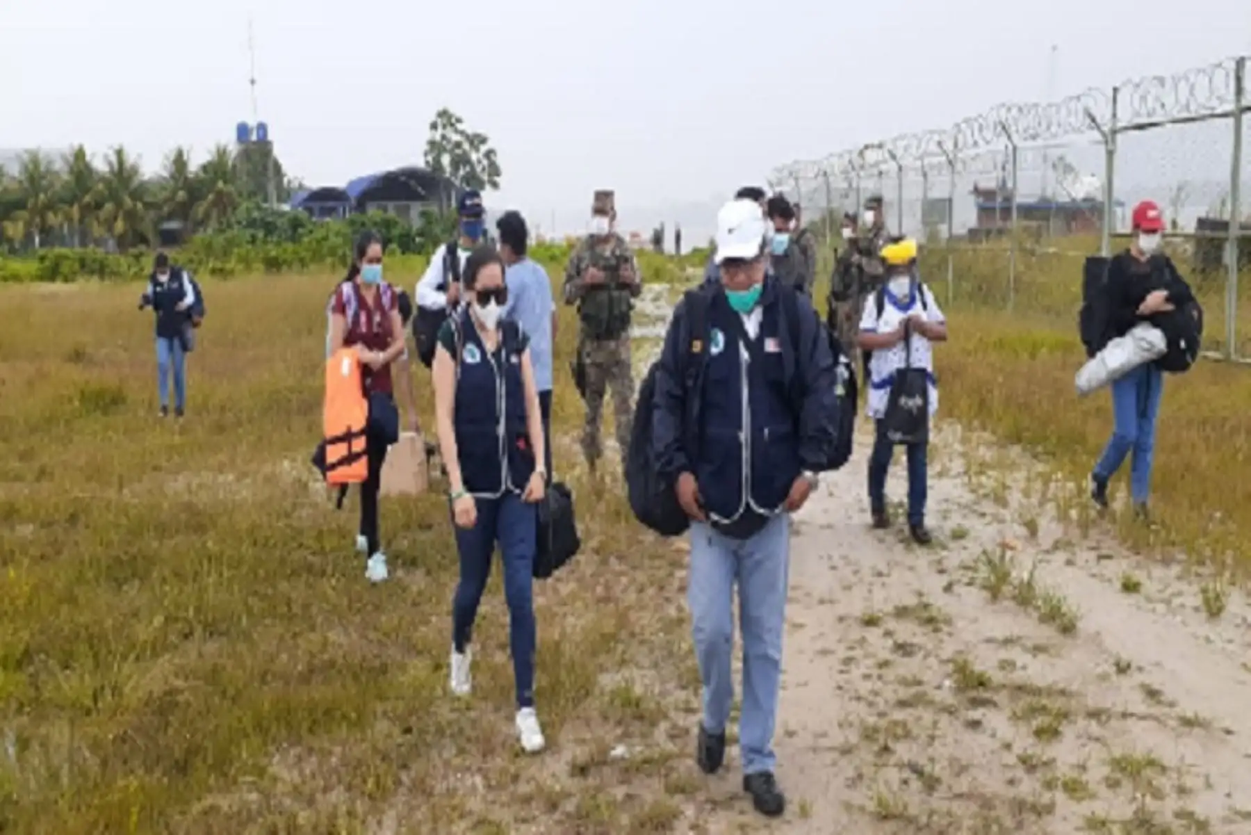 Equipo de especialistas en la salud, liderado por el director regional de Salud de Loreto, Carlos Calampa del Águila, partió de San Lorenzo el último sábado, rumbo a Saramiriza, llevando medicina y equipos para el tratamiento de los pobladores que serán atendidos en los siguientes días.
