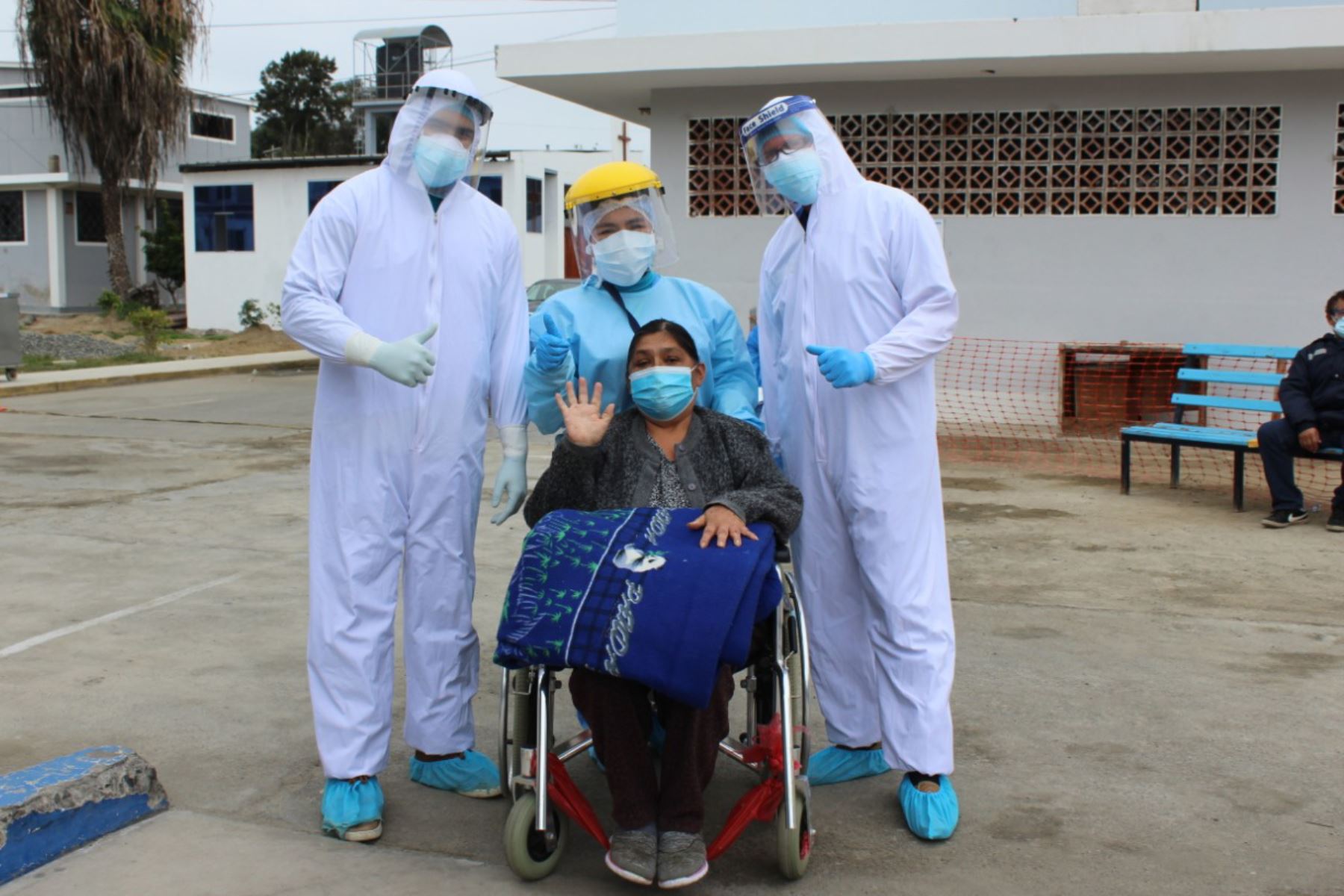 Cuatro madres de familia fueron dadas de alta del Hospital La Caleta de Chimbote, en la región Áncash. Foto: ANDINA/Difusión