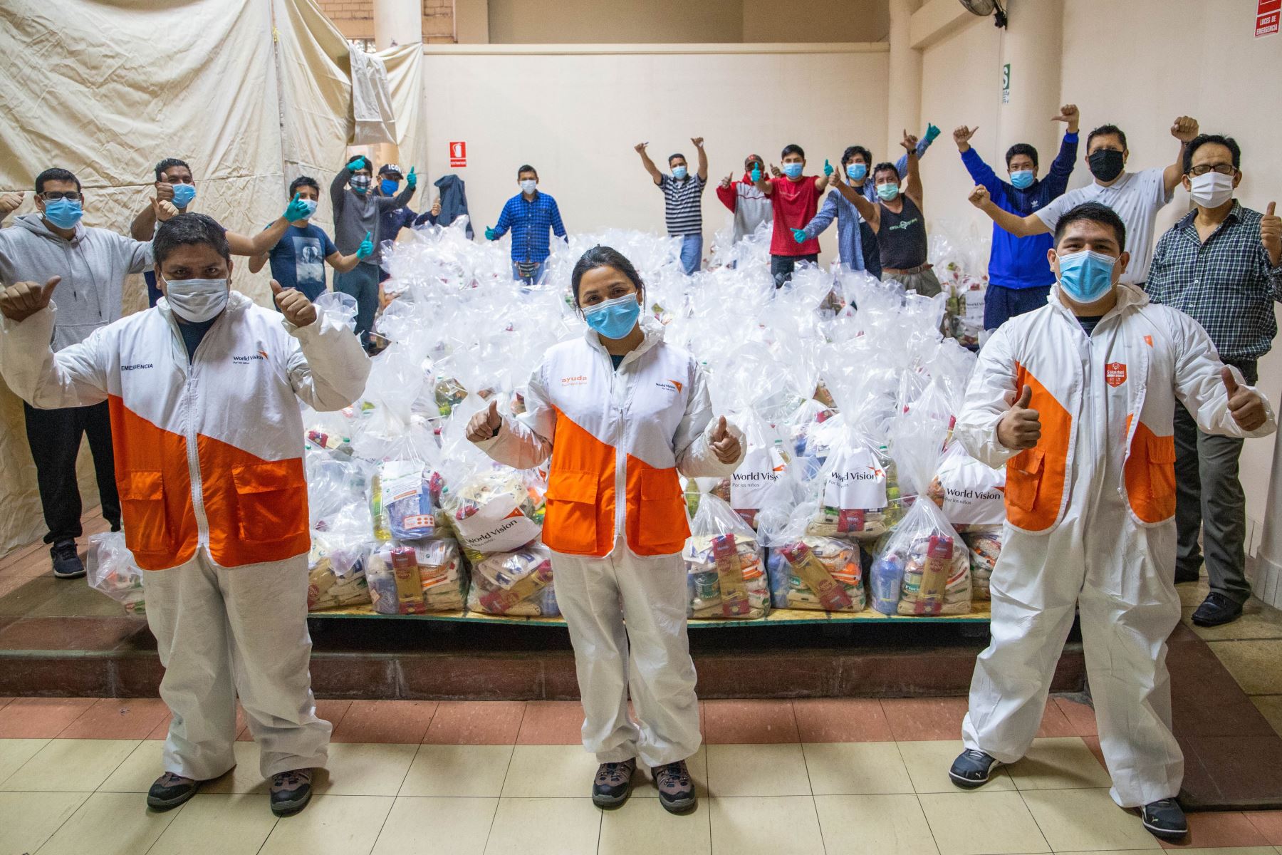 La organización World Vision Perú entregó canastas de alimentos a familias en situación vulnerable frente al covid-19. Foto: ANDINA/DifusiónANDINA/Difusión
