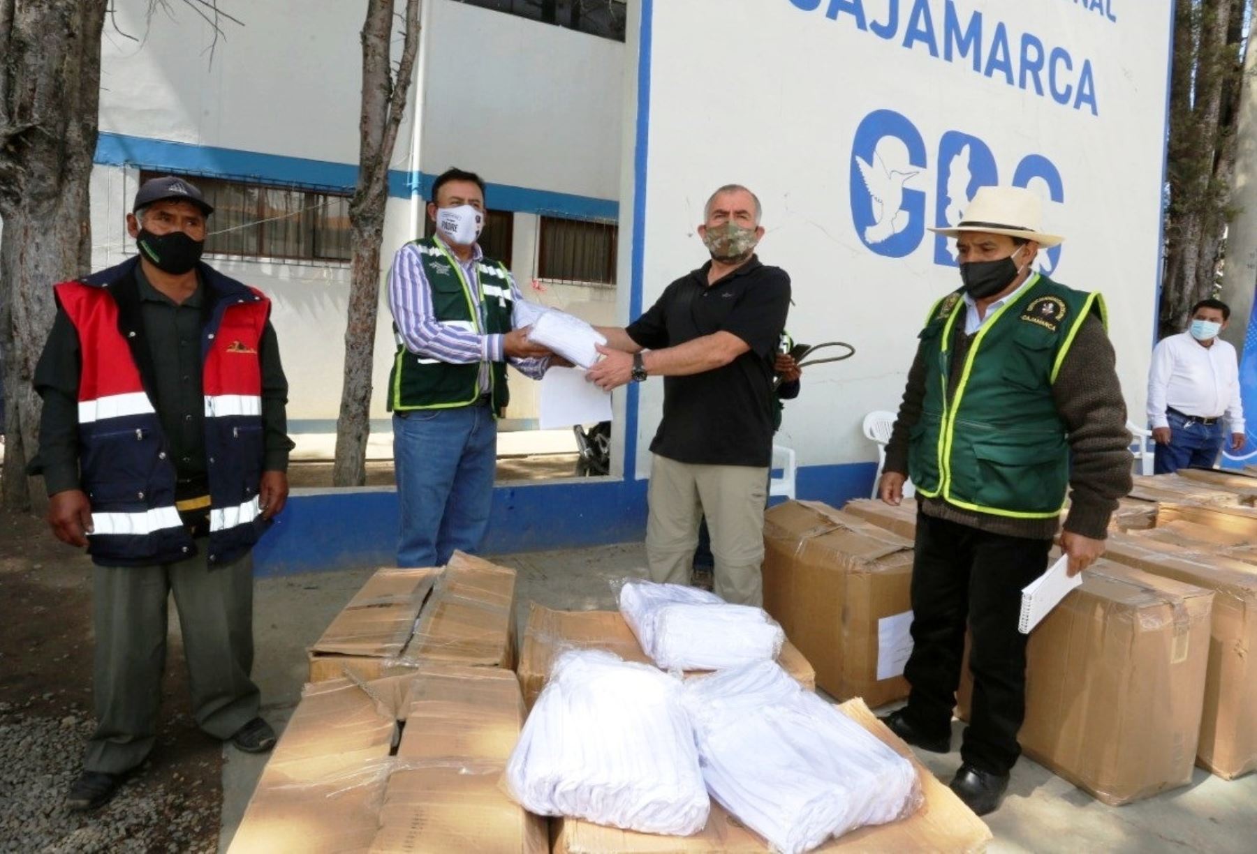 Autoridades regionales entregan 30,000 mascarillas a ronderos de Cajamarca para prevenir posibles casos de coronavirus (covid-19). ANDINA/Difusión