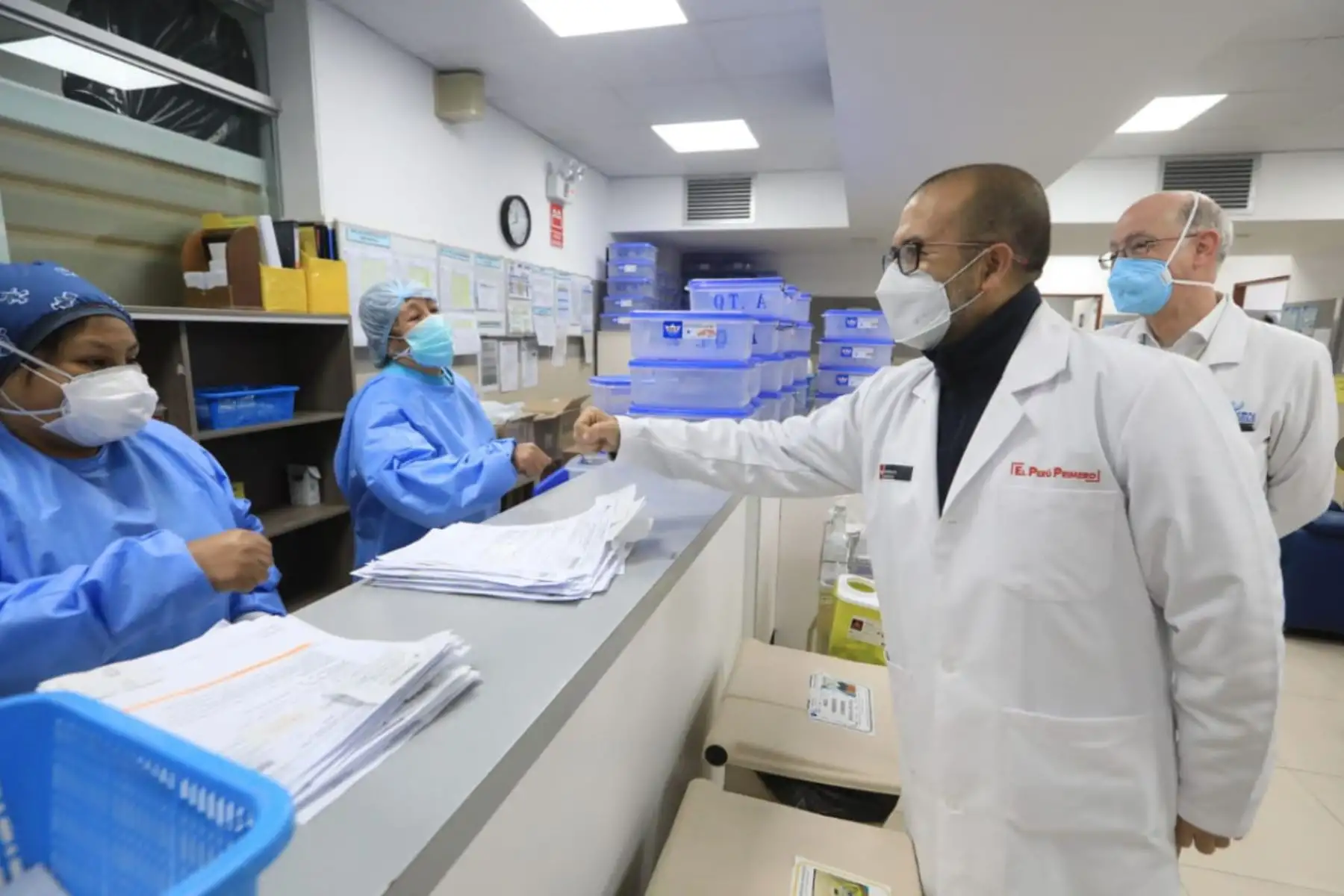 El ministro de Salud Víctor Zamora visitó  el Instituto Nacional de Enfermedades Neoplásicas, en el marco del Operativo Protección, iniciativa que busca garantizar la atención de calidad a pacientes covid-19.Foto:ANDINA/Minsa