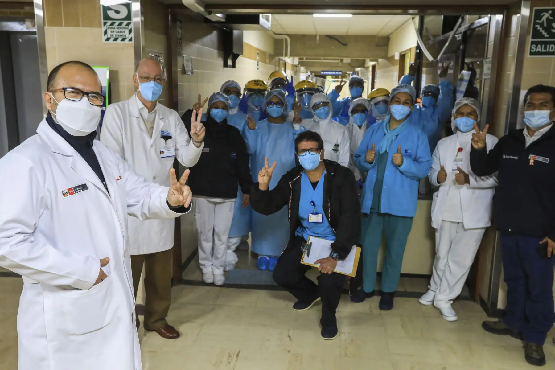 El ministro de Salud Víctor Zamora visitó  el Instituto Nacional de Enfermedades Neoplásicas, en el marco del Operativo Protección, iniciativa que busca garantizar la atención de calidad a pacientes covid-19.Foto:ANDINA/Minsa