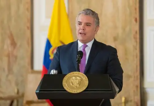 Fotografía cedida por la Presidencia de Colombia, que muestra al presidente de Colombia, Iván Duque, mientras pronuncia un discurso este miércoles en Bogotá (Colombia).  Foto: EFE