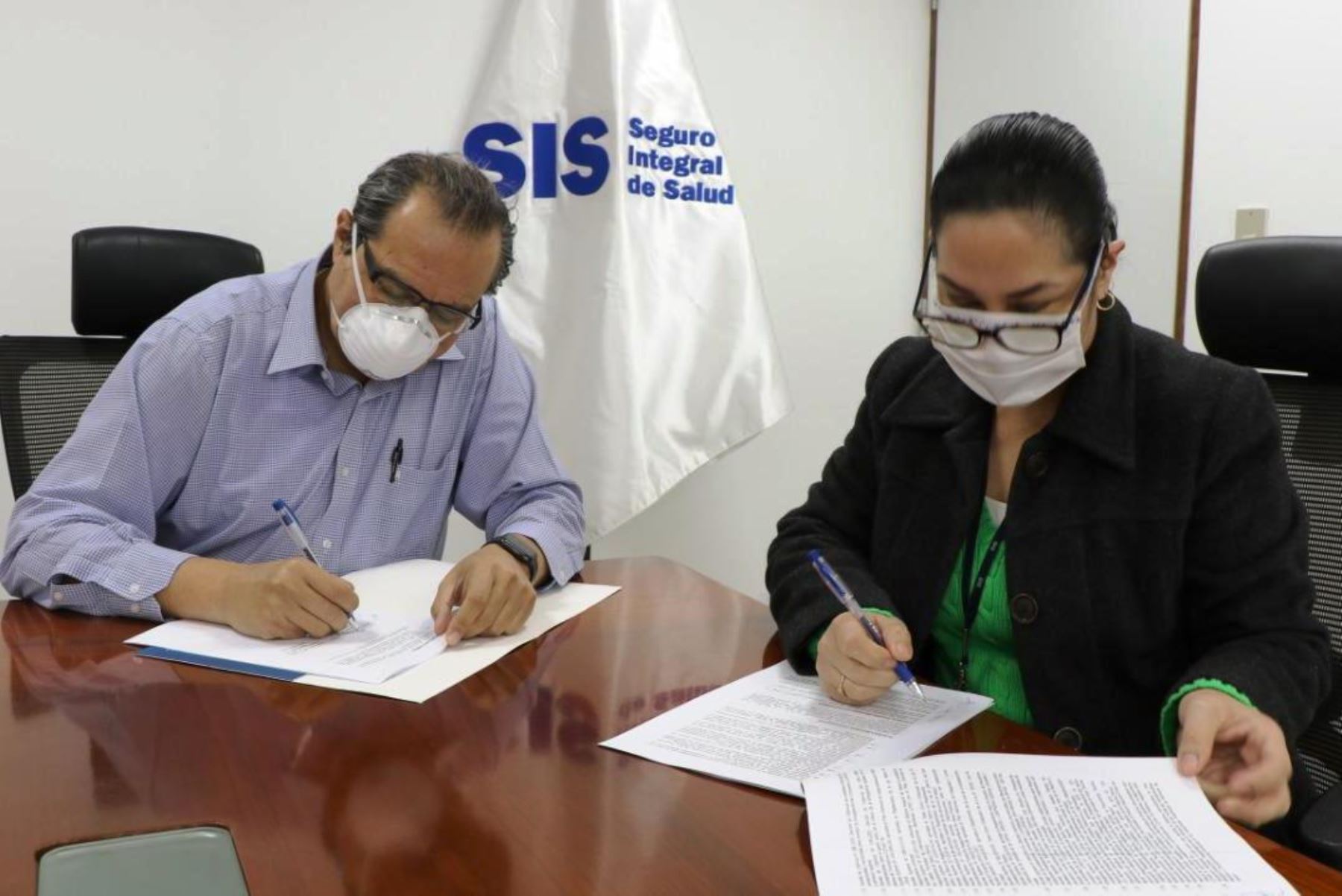 SEACE difundirá contratos firmados entre el SIS y 16 clínicas privadas. Foto: ANDINA/Difusión.