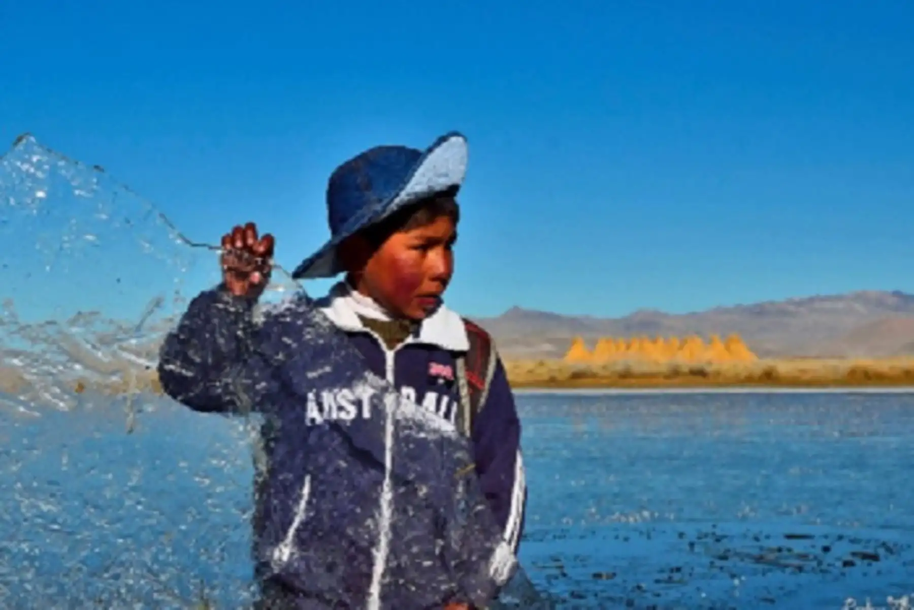 En la Sierra sur las estaciones del Servicio Nacional de Meteorología e Hidrología (Senamhi), ubicadas en Patahuasi (Arequipa) y Mazo Cruz (Puno), registraron hoy una temperatura mínima cercana a los -20 grados Celsius; mientras en el centro, cerca de -10 en Laive (Junín).