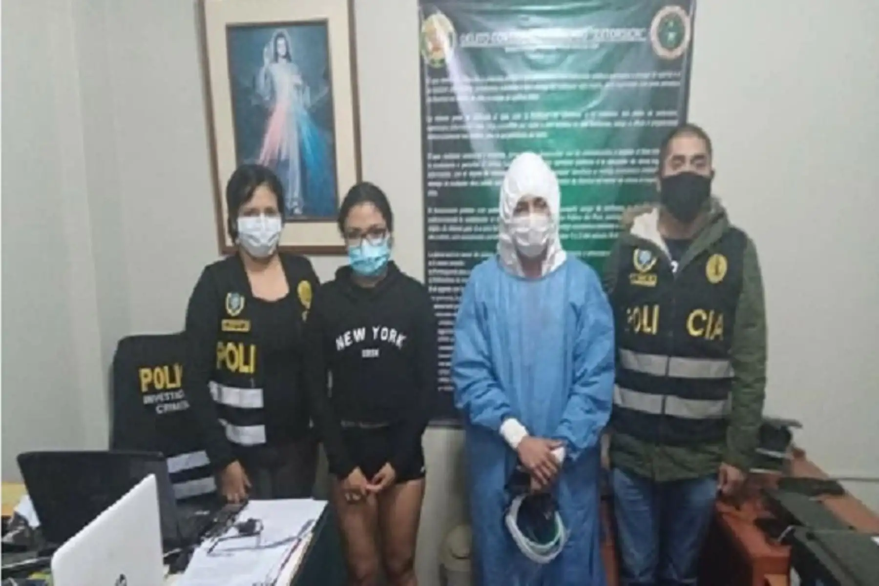 Los detenidos Juan José Lescano Lozano (34) y Olenka Méndez De La Cruz (23) serán investigados por los cargos de estafa agravada y ejercicio ilegal de la medicina.