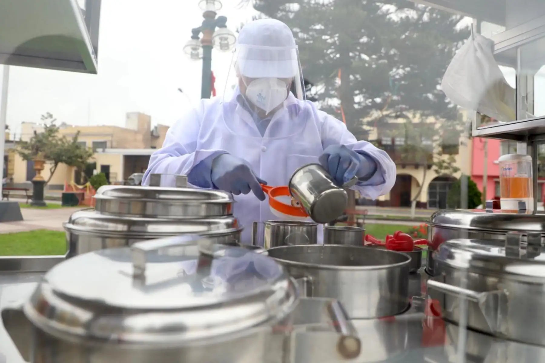 Un total de 150 emolienteros recibirán capacitaciones en buenas prácticas de manipulación de alimentos y protocolos de bioseguridad para que puedan reiniciar sus actividades en el distrito de Pueblo Libre durante el estado de emergencia por coronavirus. Foto: ANDINA/Produce