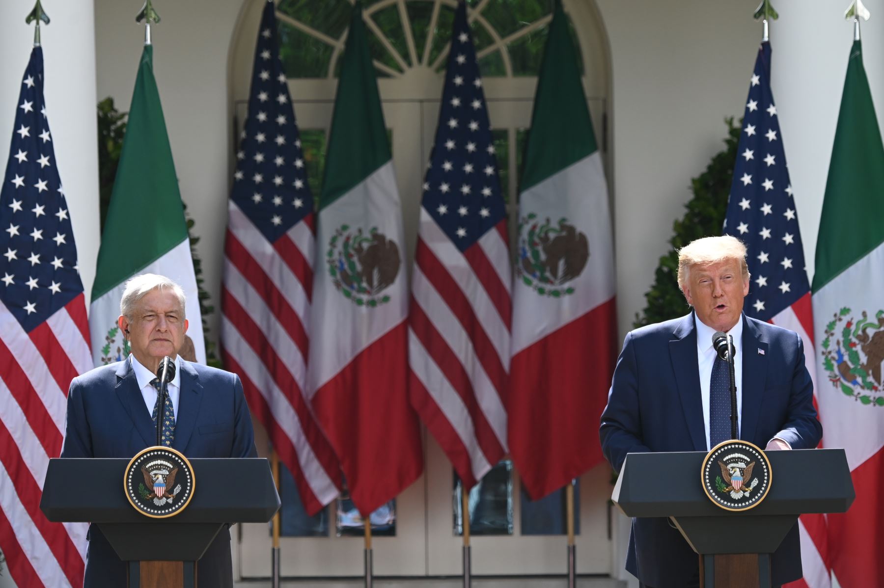 En 2016, el republicano Trump llamó "violadores" y "criminales" a los mexicanos y prometió levantar un muro fronterizo. Foto: AFP