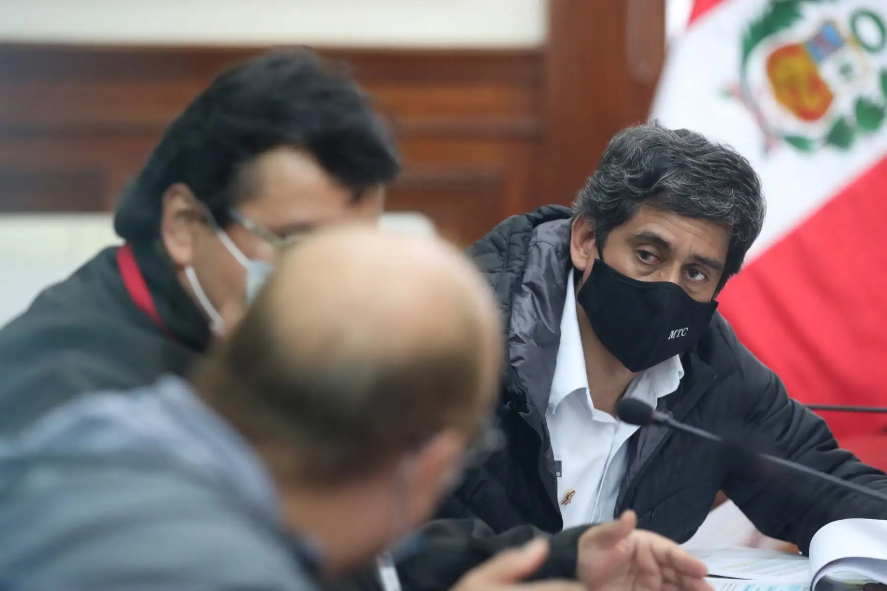 El titular de la PCM, Vicente Zeballos lidera reunión de trabajo con sectores del Ejecutivo para articular acciones que impulsen el desarrollo del Corredor Vial Sur. En la reunión participa el ministro de Transportes,Carlos  Lozada Contreras
Foto: PCM