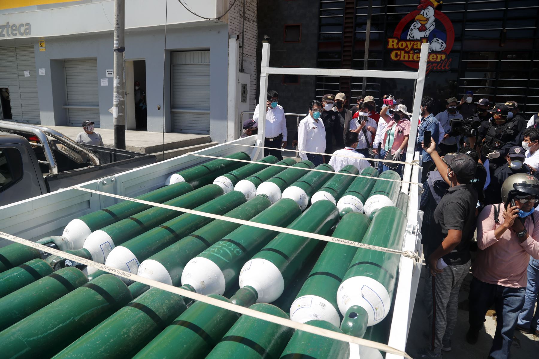 Ministerio de Salud recibió los primeros 240 balones de oxígeno, de un total de 4,400, que se distribuirá a las regiones para atender pacientes covid-19. ANDINA/Difusión
