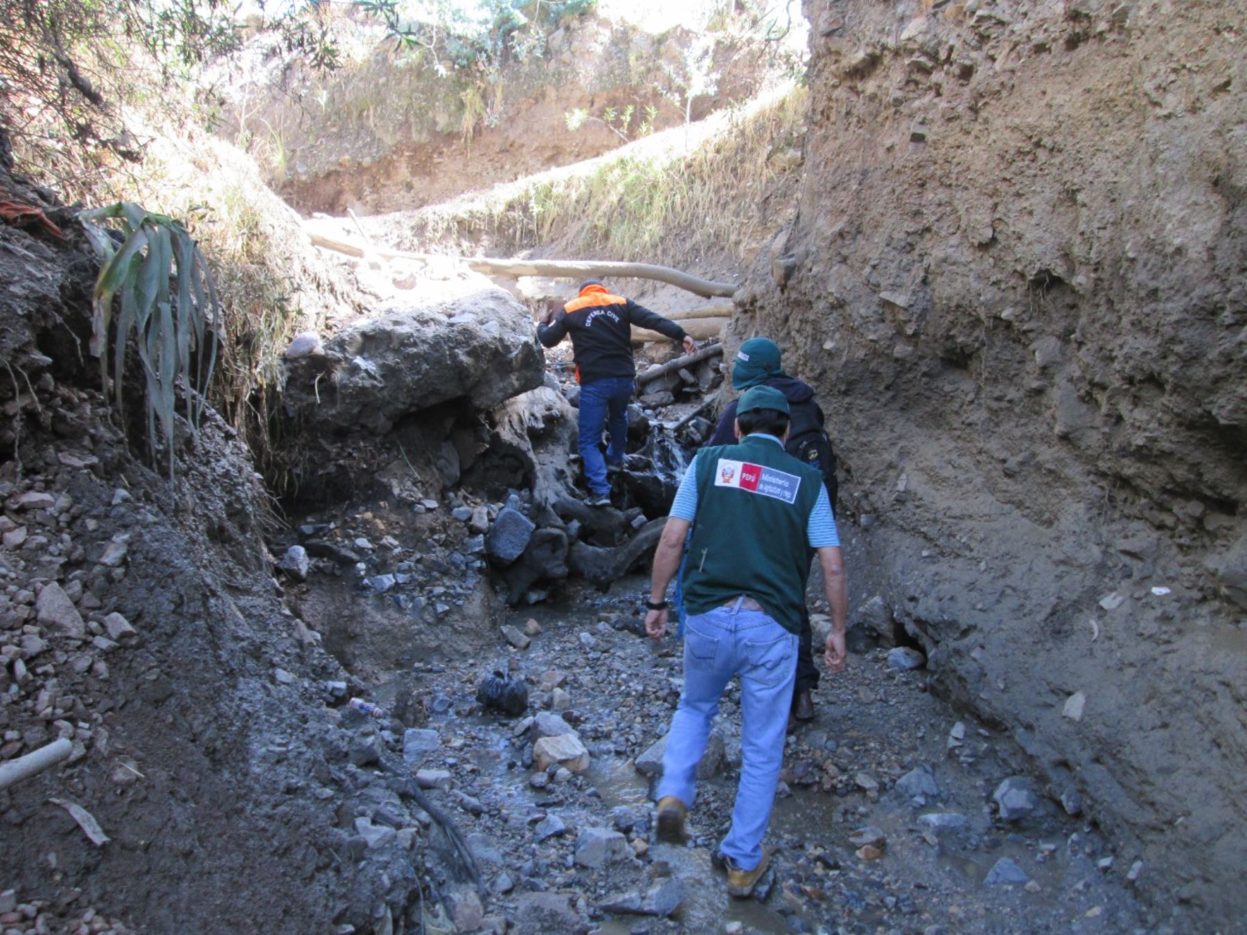 Especialistas de la ANA inspeccionaron daños causados por la activación de quebrada a causa de una inusual lluvia en provincia de Pomabamba, en Áncash. ANDINA/Difusión