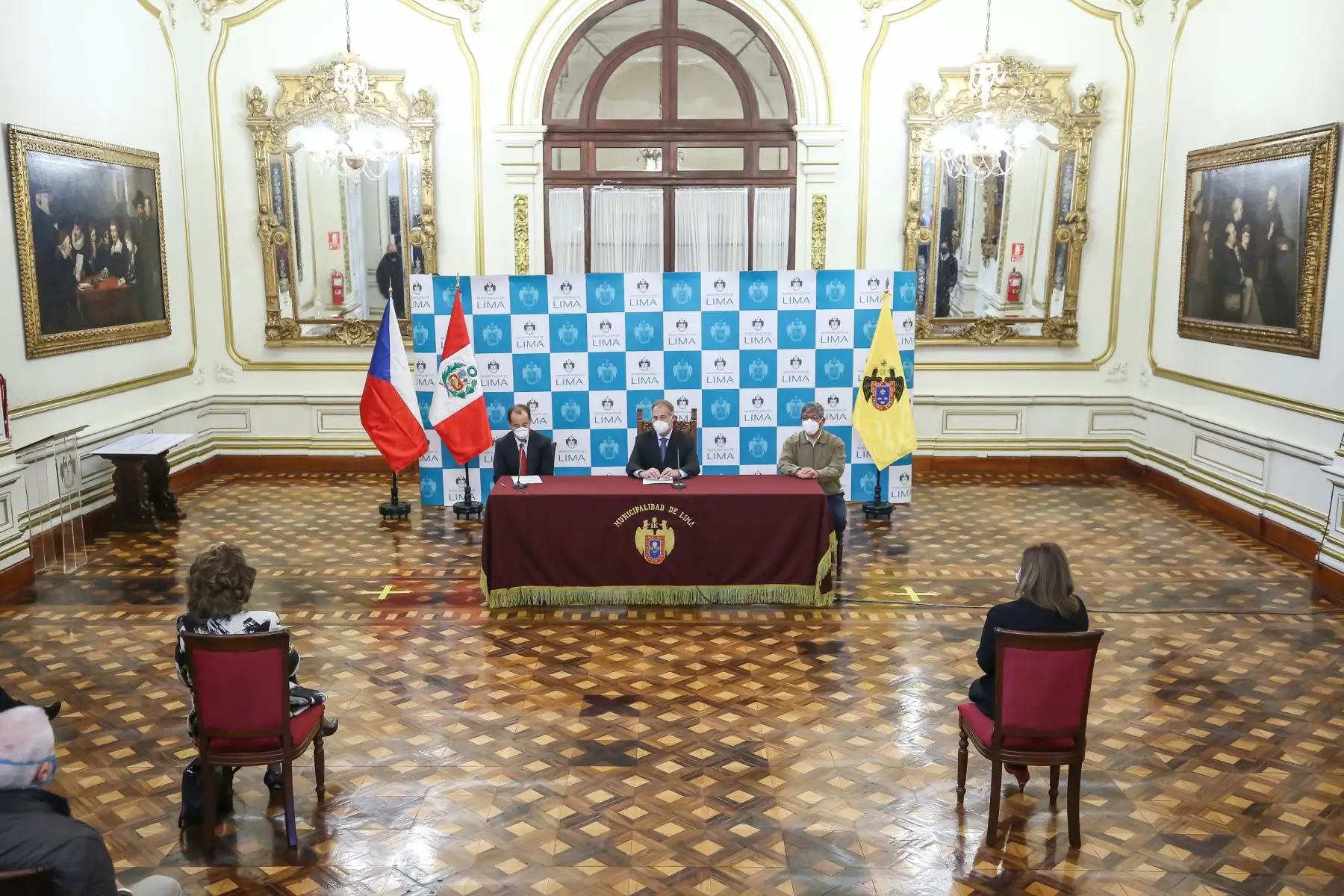 El alcalde de Lima, Jorge Muñoz y la Embajada de República Checa firman un convenio de cooperación internacional para enfrentar el Covid-19. Foto: ANDINA/Municipalidad de Lima