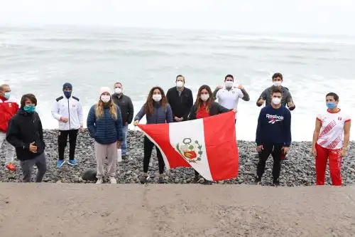 Los surfistas peruanos acatan a cabalidad los protocolos de bioseguridad durante los entrenamientos