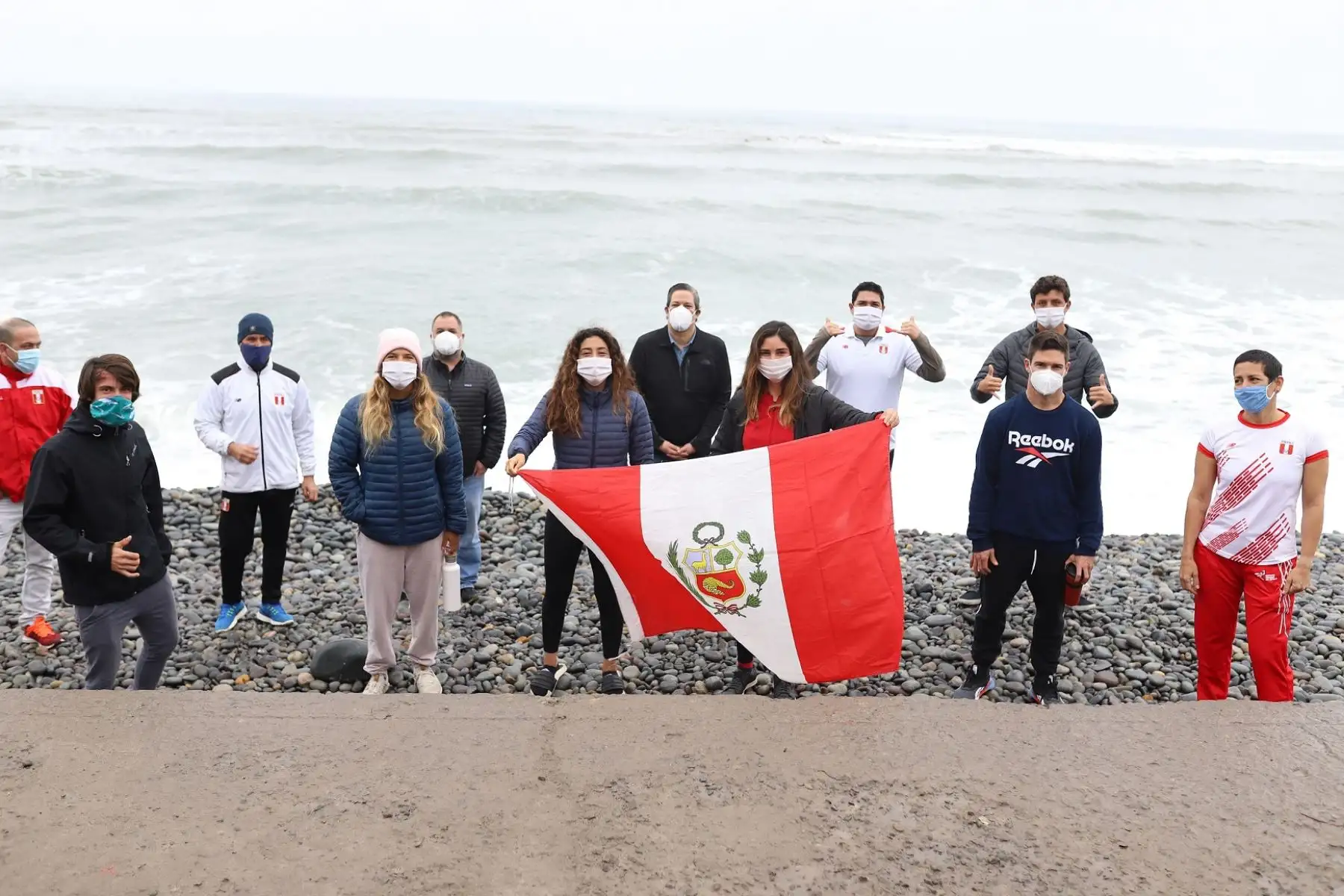 Los surfistas peruanos acatan a cabalidad los protocolos de bioseguridad durante los entrenamientos