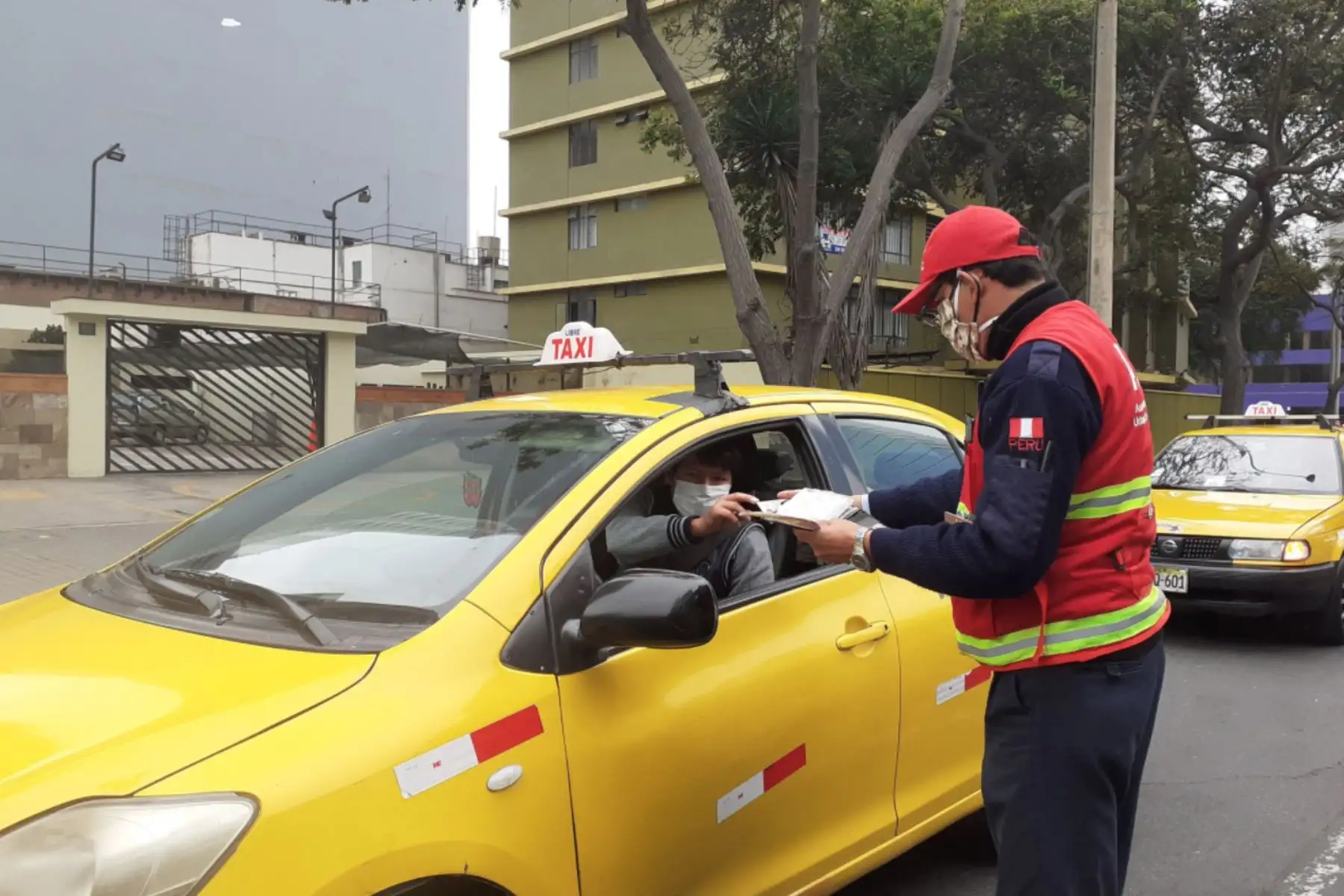 Fiscalizadores de la ATU y efectivos de la PNP pedirán ambos documentos a conductores de este servicio. Foto: INTERNET/Medios