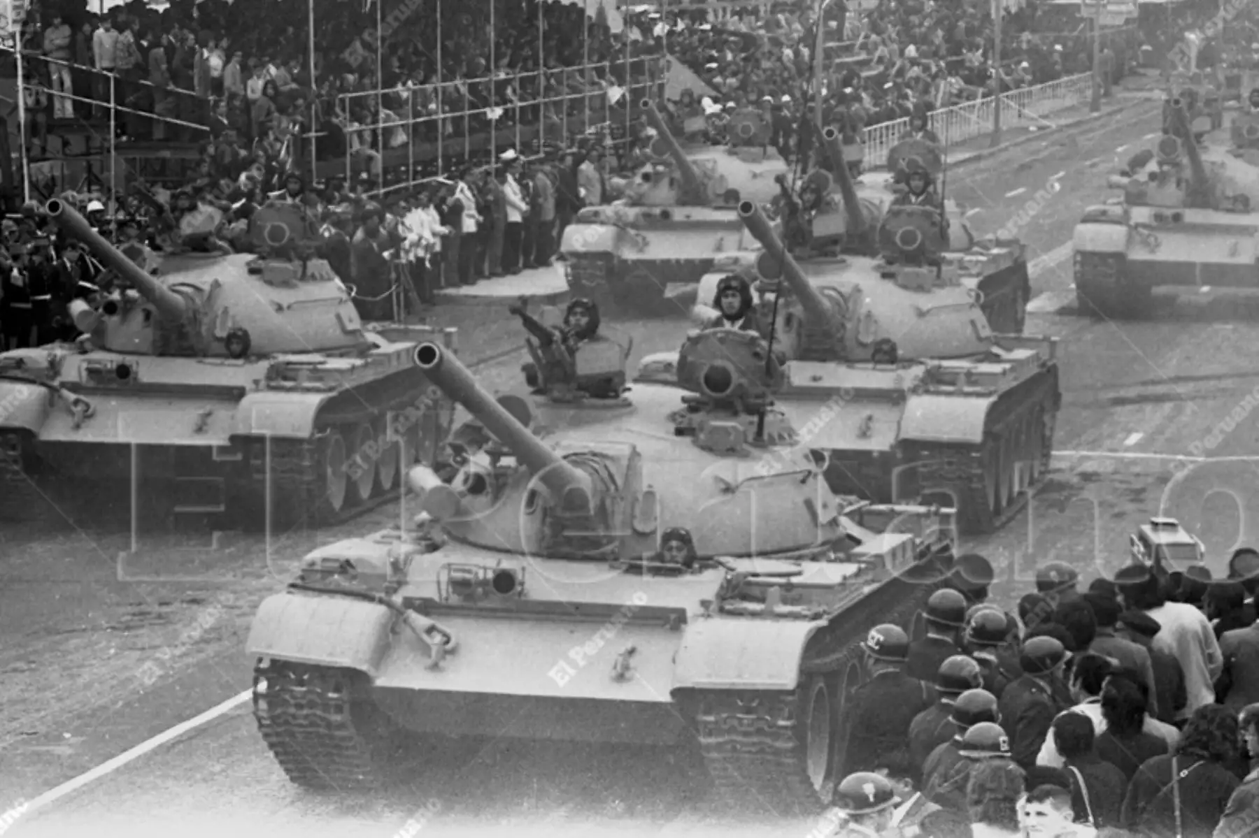 Lima - 29 julio 1974 / Nuevos tanques de fabricación soviética en la Gran Parada y Desfile Militar, por el 153° aniversario de la independencia nacional. Foto: ANDINA / Archivo Histórico de El Peruano