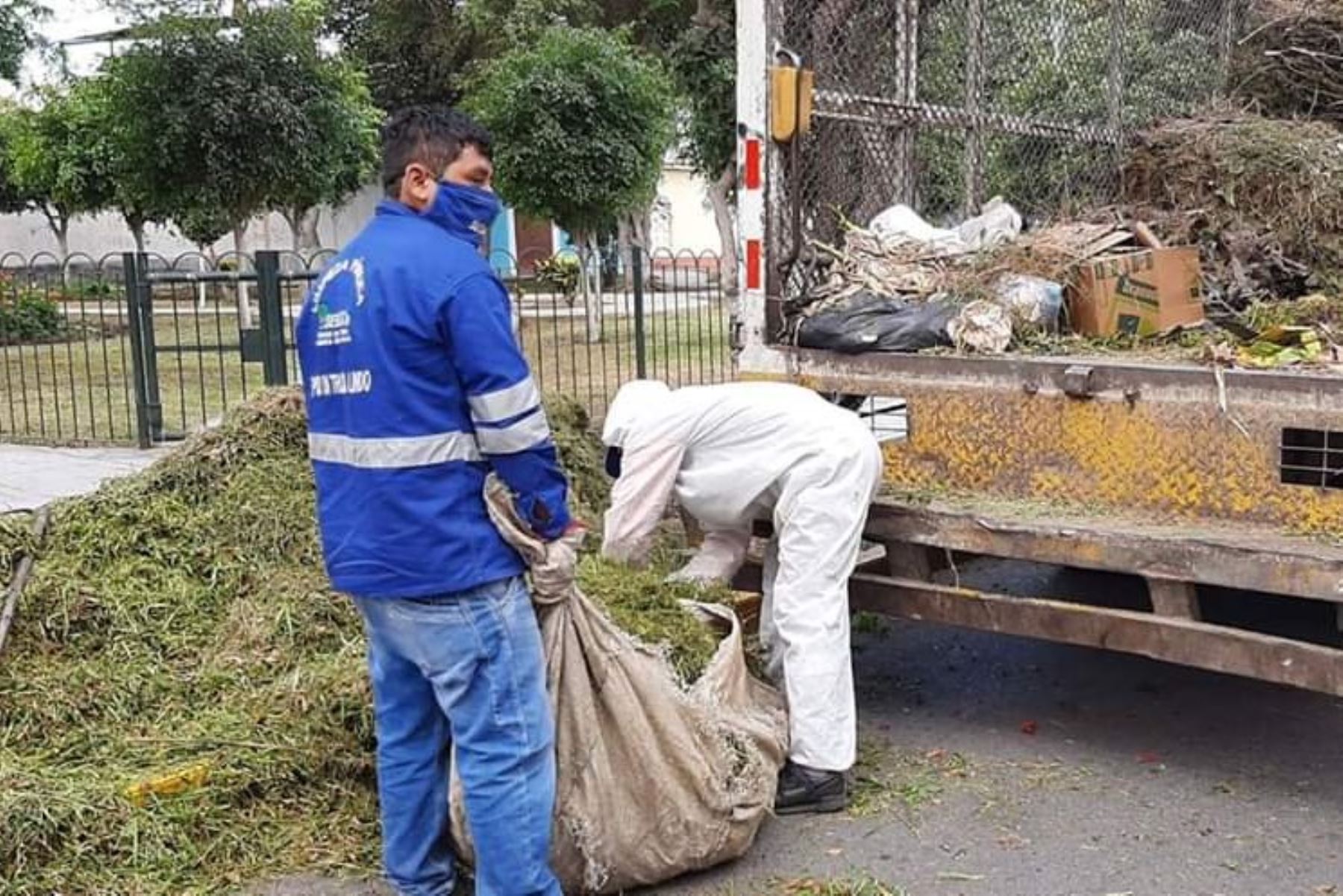 La Defensoría del Pueblo advirtió que la falta de equipos de protección pone en riesgo a los trabajadores de limpieza de Trujillo. ANDINA/Difusión