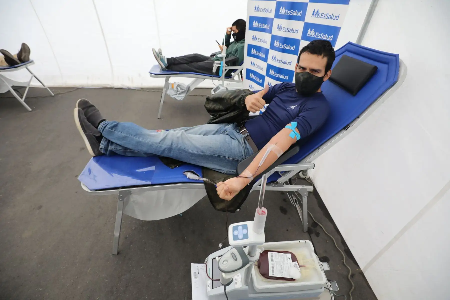 Para donar sangre se requiere tener entre 18 y 60 años, pesar más de 50 kilos y gozar de buen estado de salud. Los varones pueden donar cada tres meses, mientras que las mujeres cada cuatro meses. ANDINA/EsSalud