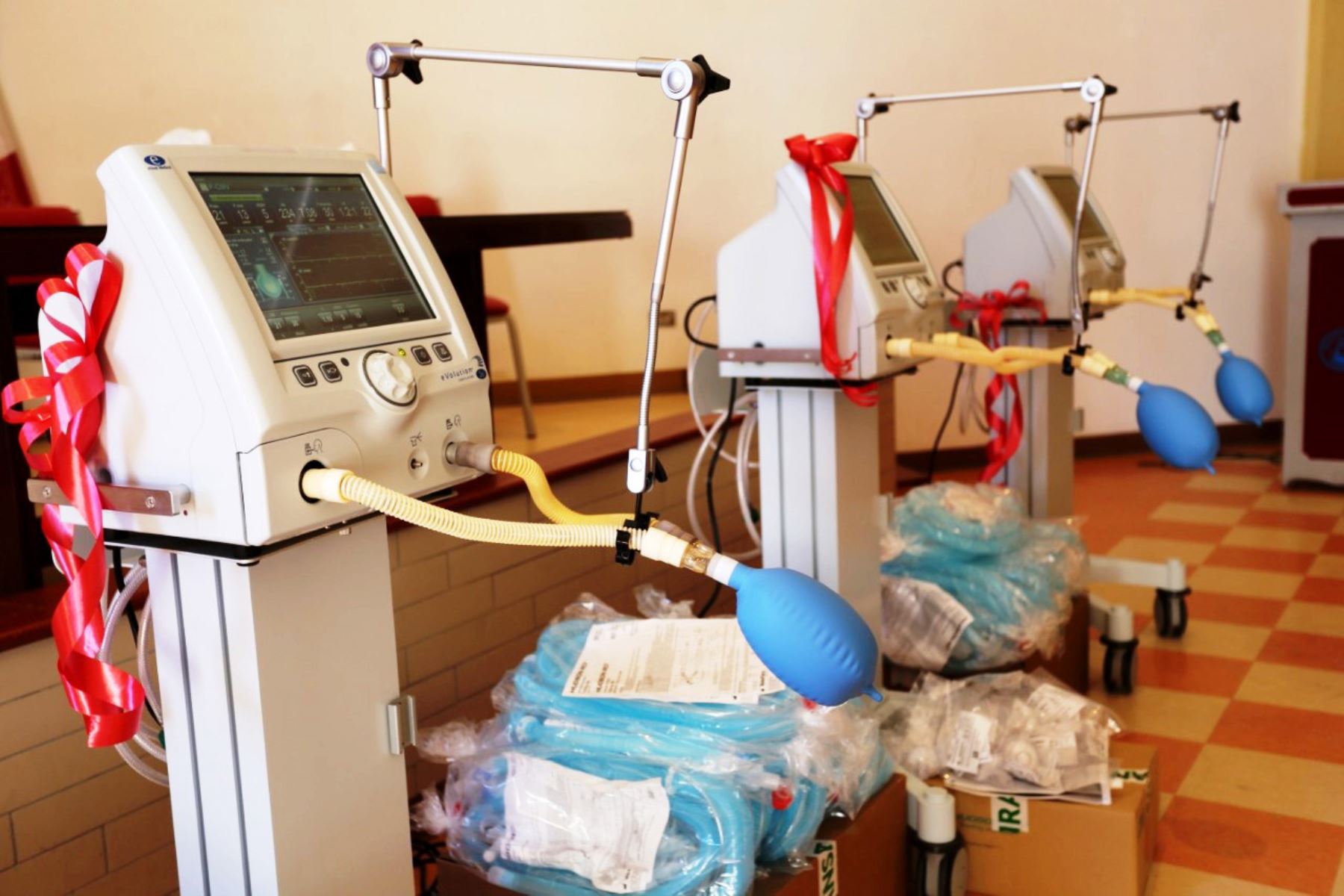 Desde el inicio de la emergencia sanitaria por el coronavirus, la minera Yanacocha ha donado equipos, ventiladores mecánicos e insumos. Foto: ANDINA/Difusión