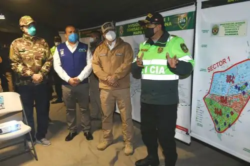 El megaoperativo dejó como resultado la desarticulación de 6 bandas delictivas, la detención de 10 personas por microcomercialización de droga y el decomiso de 3 500 envoltorios de pasta básica de cocaína, armas de fuego y gran cantidad de zapatillas falsificadas. ANDINA/Mininter