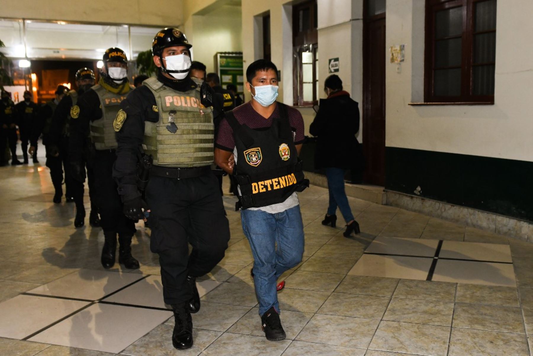 Sujeto detenido durante operativos en plena pandemia. Foto: ANDINA/Difusión.