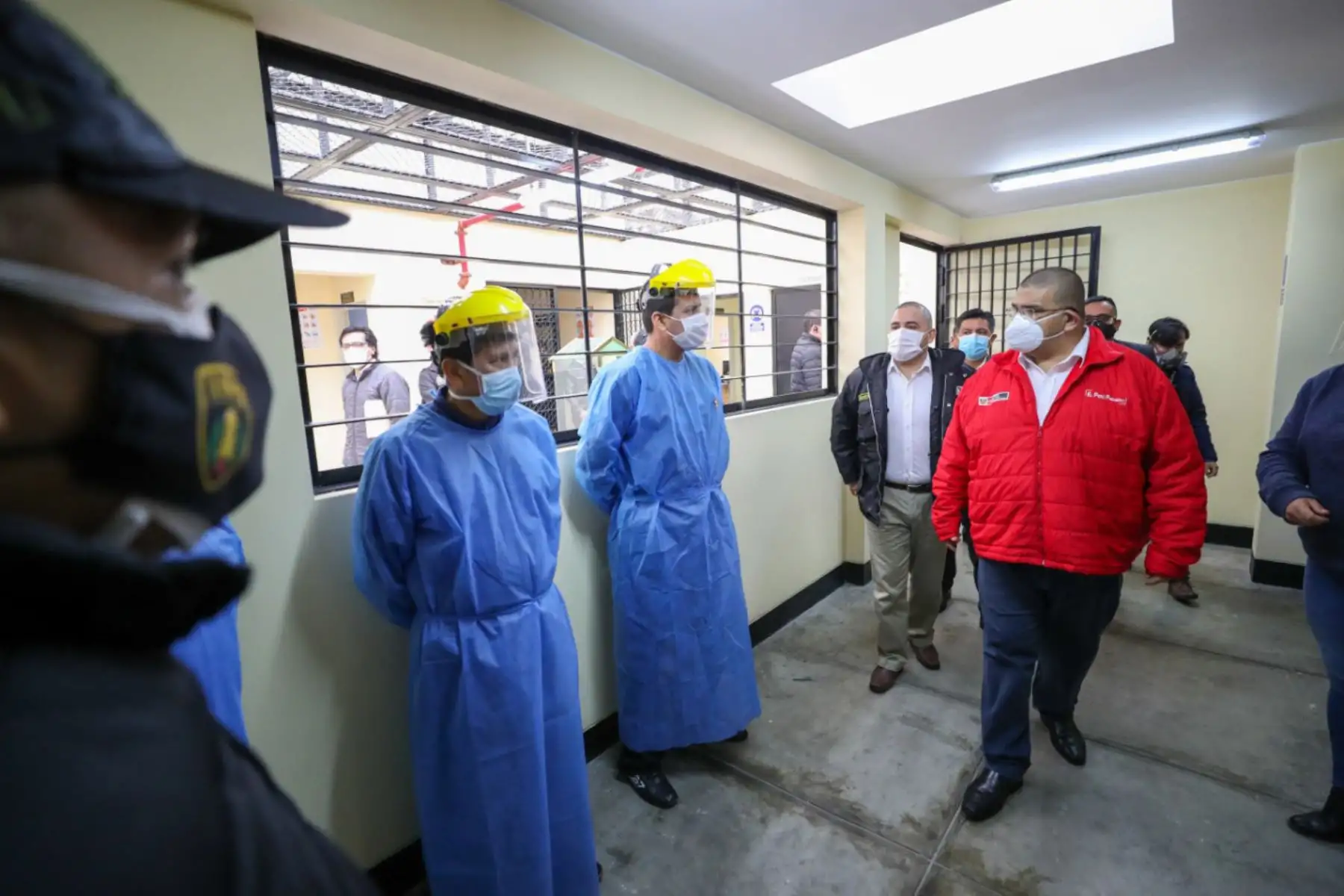 El ministro de Justicia Fernando Castaneda, acompañado del vicepresidente del INPE,  Rafael Castillo inauguran el Establecimiento Transitorio de Procesados de Lima, ubicado en el E.P. Ancón II.
Foto: Ministerio de Justicia y Derechos Humanos