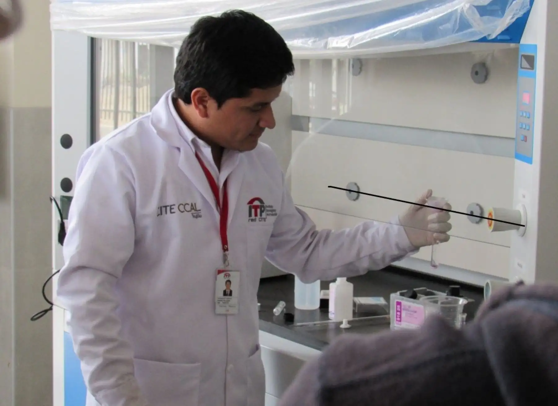 Emprendedores del calzado de Trujillo acceden a laboratorio de alta tecnología que implemento el ITP en el Cite de cuero y calzado de Trujillo para reimpulsar la actividad. ANDINA/Difusión