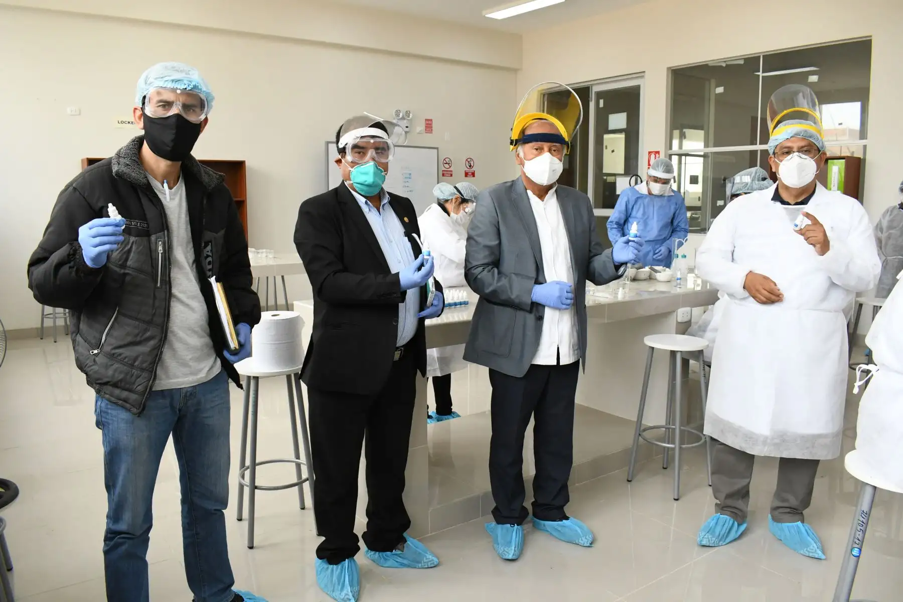 Estudiantes de la Universidad Nacional Pedro Ruiz Gallo de Lambayeque producirán mil dosis diarias de ivermectina. Foto: ANDINA/Difusión