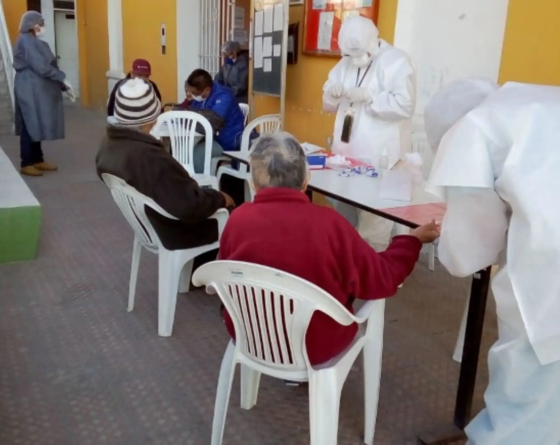 Las Sociedades de Beneficencia brindaron 1 millón 456,960 atenciones a escala nacional, desde el inicio de la emergencia sanitaria por el coronavirus, el 16 de marzo, hasta la fecha, informó el Ministerio de la Mujer y Poblaciones Vulnerables (MIMP).