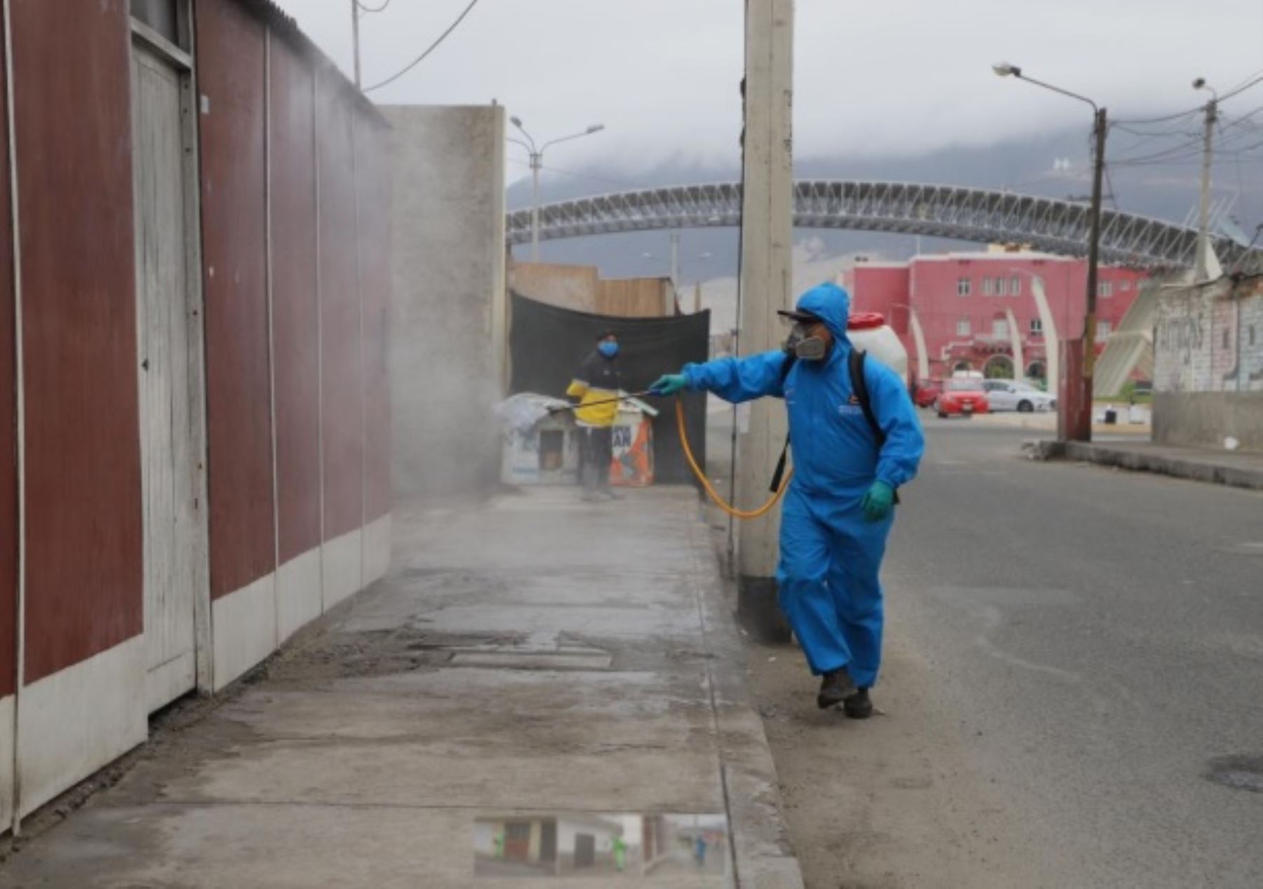 La Municipalidad Provincial del Santa ejecutó una jornada de desinfección de calles en más de 30 pueblos de Chimbote y Nuevo Chimbote, a fin de evitar contagios frente a la pandemia del nuevo coronavirus.