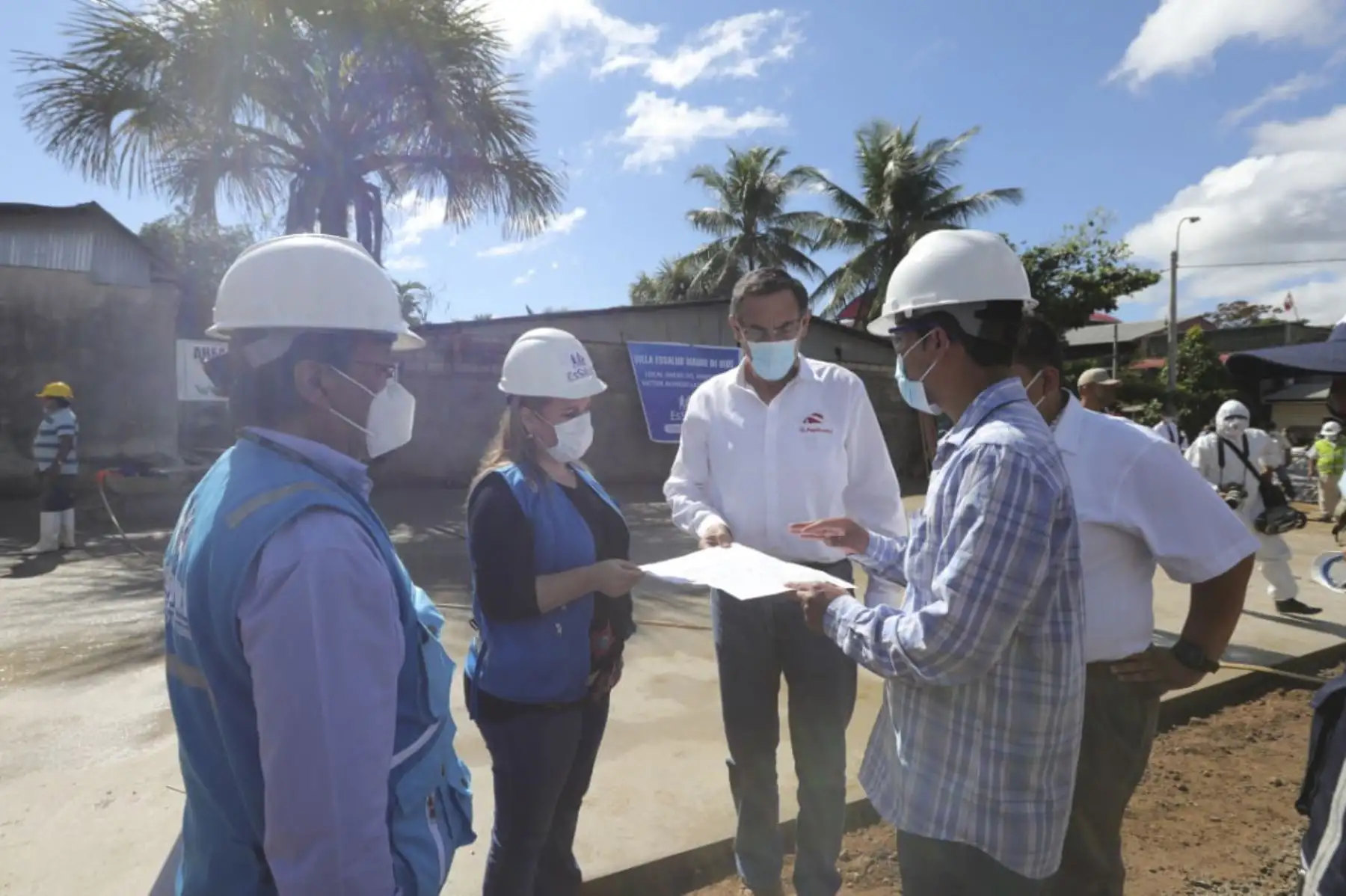 El presidente Martín Vizcarra, supervisó las obras de construcción de la Villa EsSalud Madre de Dios, donde se edificará un hospital temporal para mejorar la oferta hospitalaria en la región. Foto:ANDINA/ Prensa Presidencia