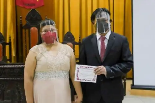 Como la pandemia por el covid-19 obligó a ser sumamente cuidadosos, las parejas no realizaron fiestas, pero sí se casaron por lo civil ante ley y ahora son parejas felices que disfrutan su amor.